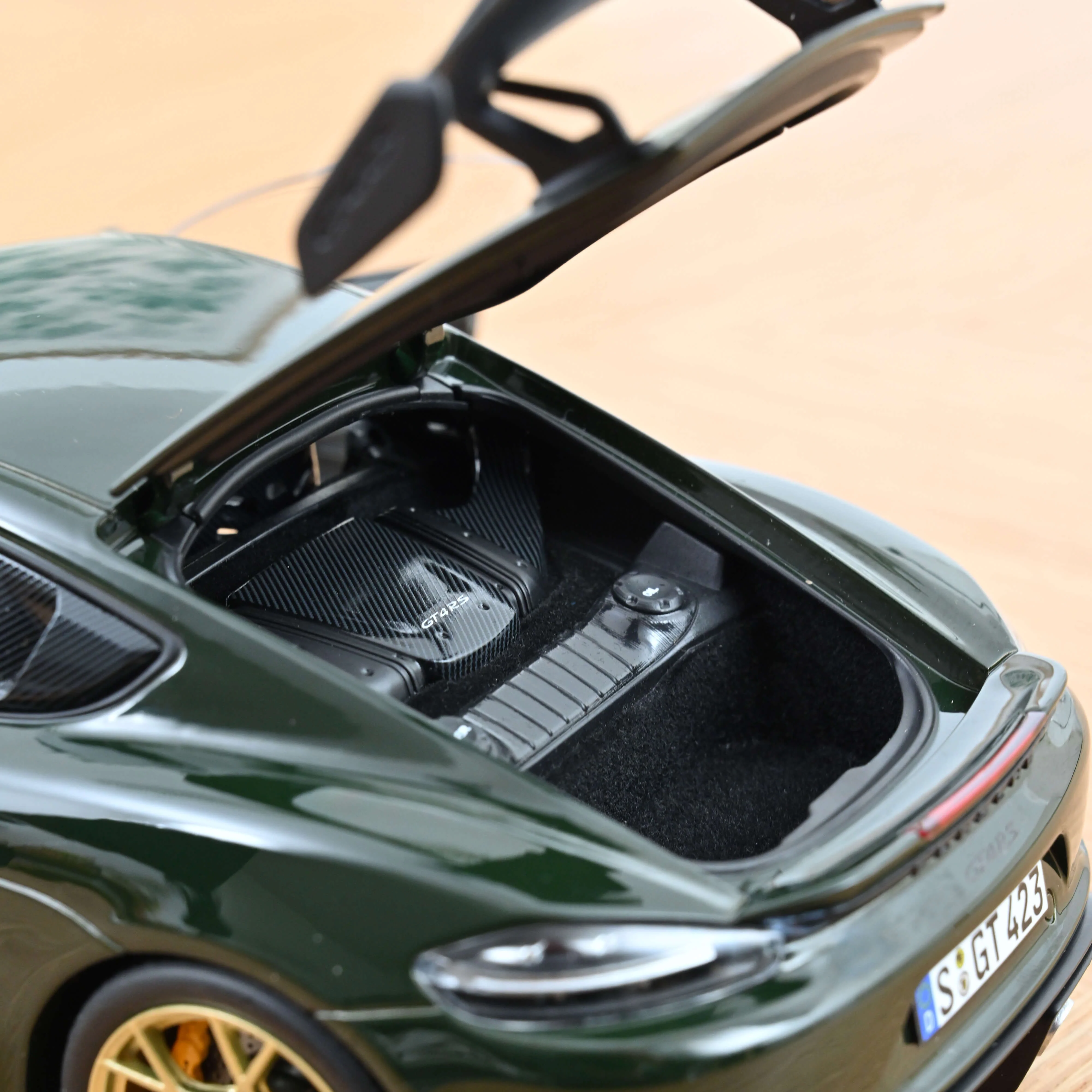 Porsche Cayman GT4 RS avec pack Weissach 2023 Vert Brewster 1/18 - Image 6