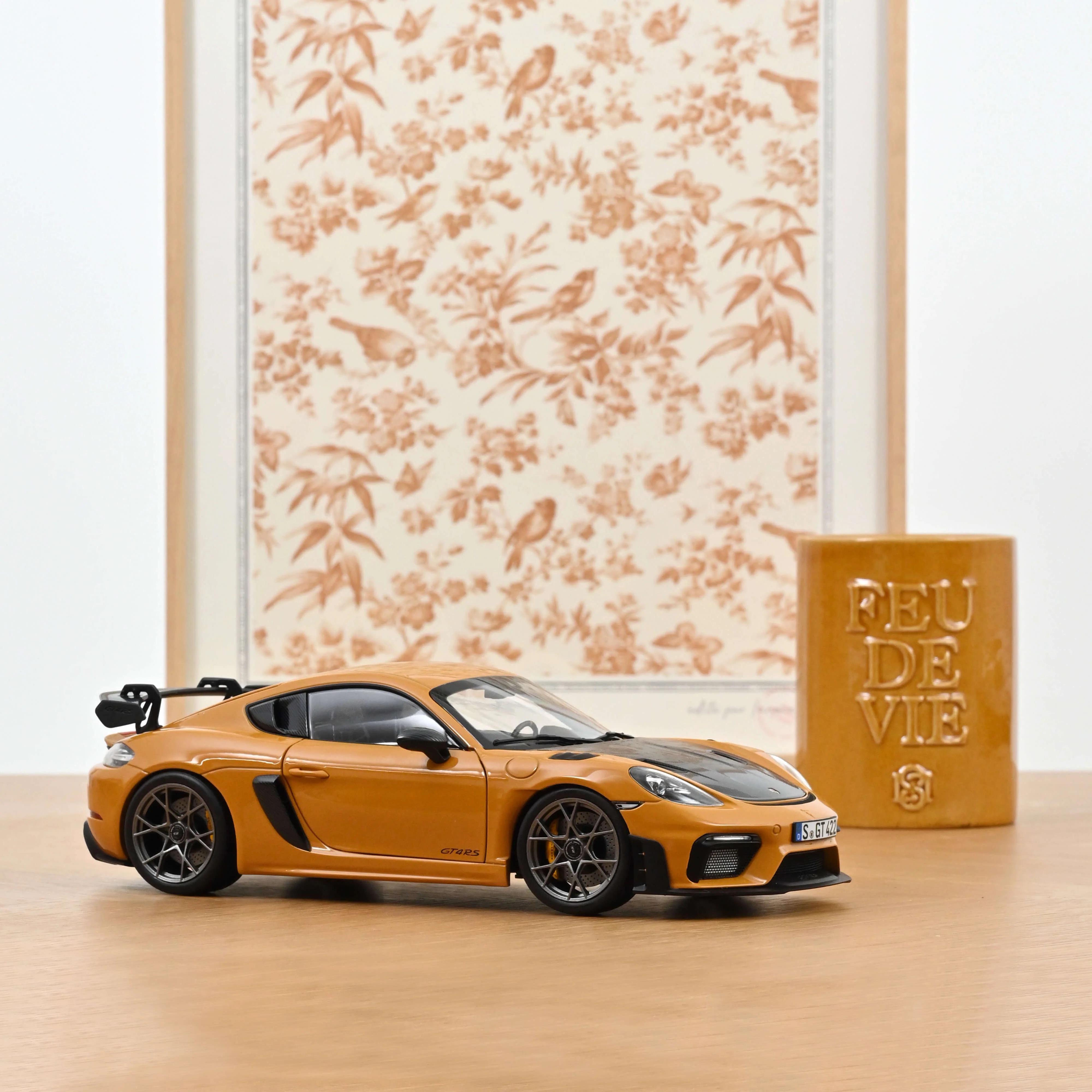 Porsche Cayman GT4 RS avec pack Weissach 2023 Jaune Bahama 1/18