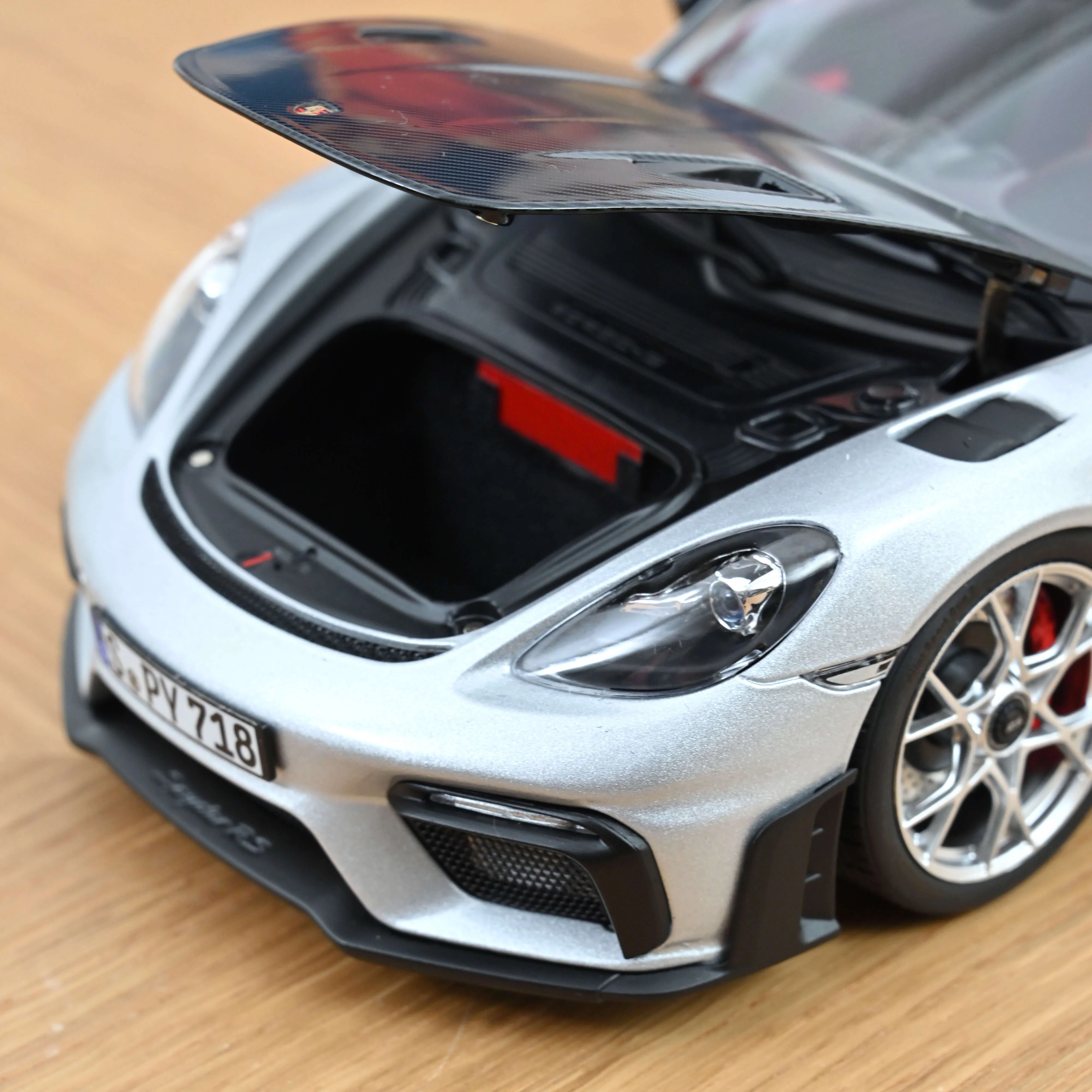 Porsche 718 Spyder RS Pack Weissach 2023 GT-Argent métallisé 1/18 - Image 4
