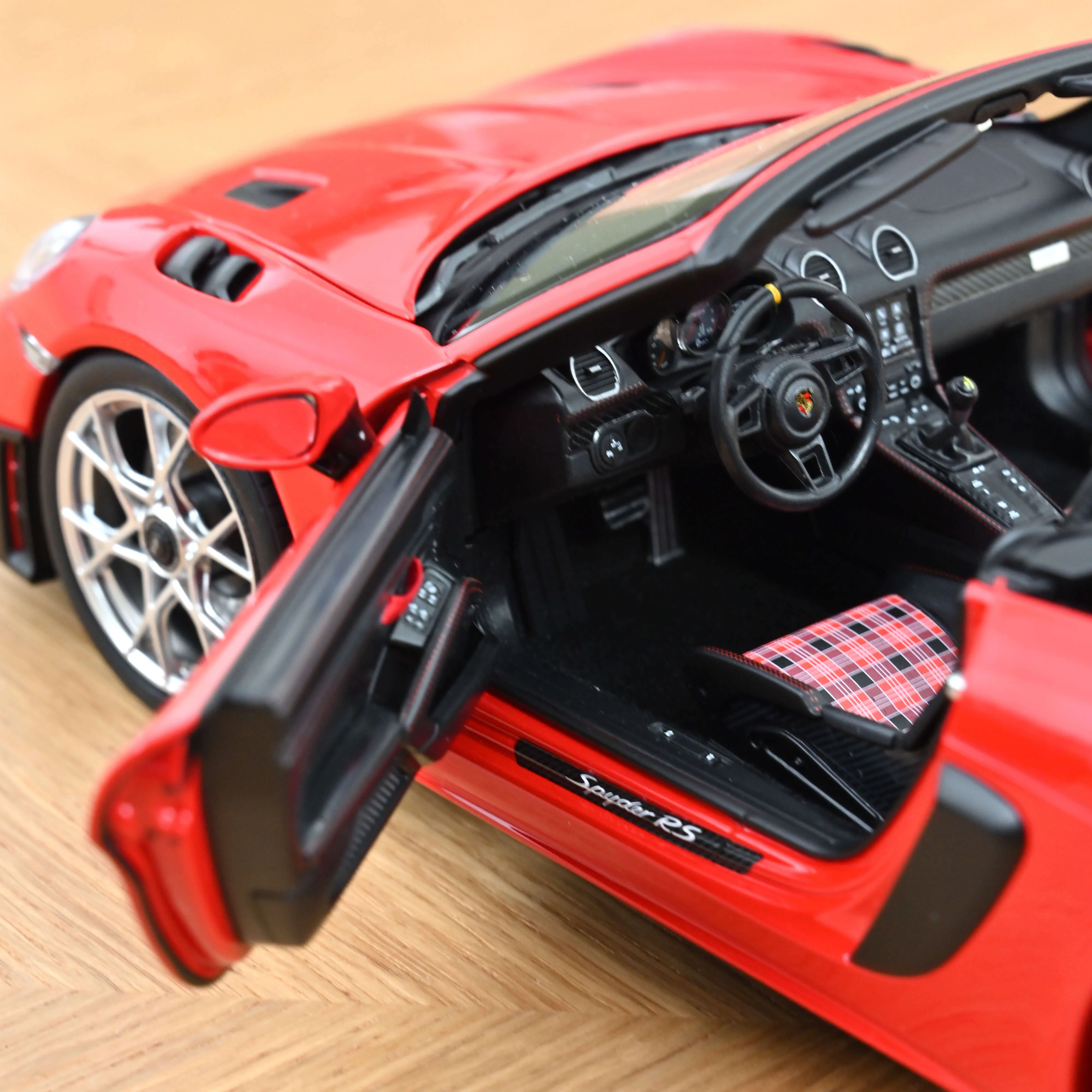 Porsche 718 Spyder RS 2023 Rouge Indien 1/18 - Image 5
