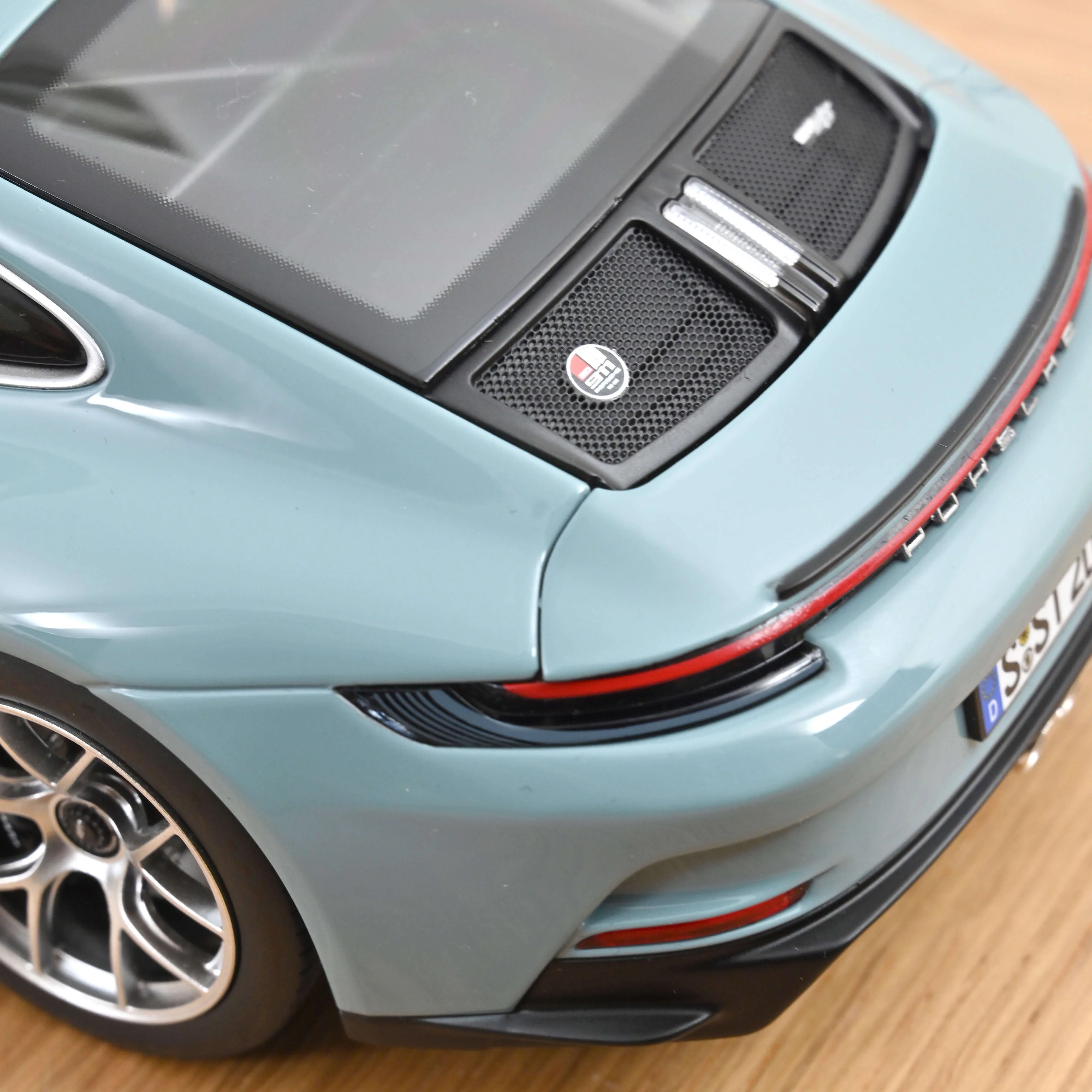 Porsche 911 S/T 2023 Bleu Meissen 1/18 - Image 5