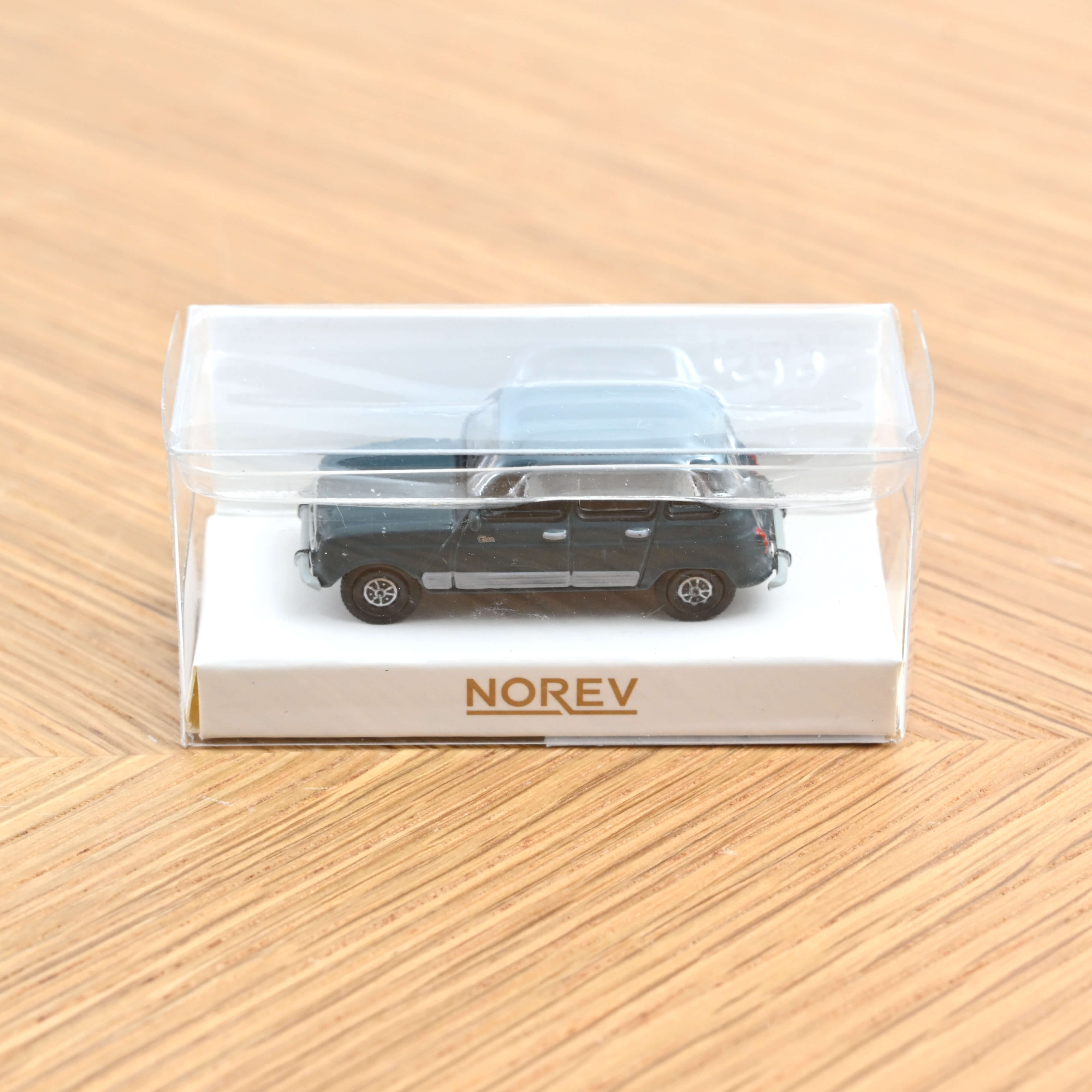 Renault 4 1986 Clan Vert Séquoia 1/87 - Image 2
