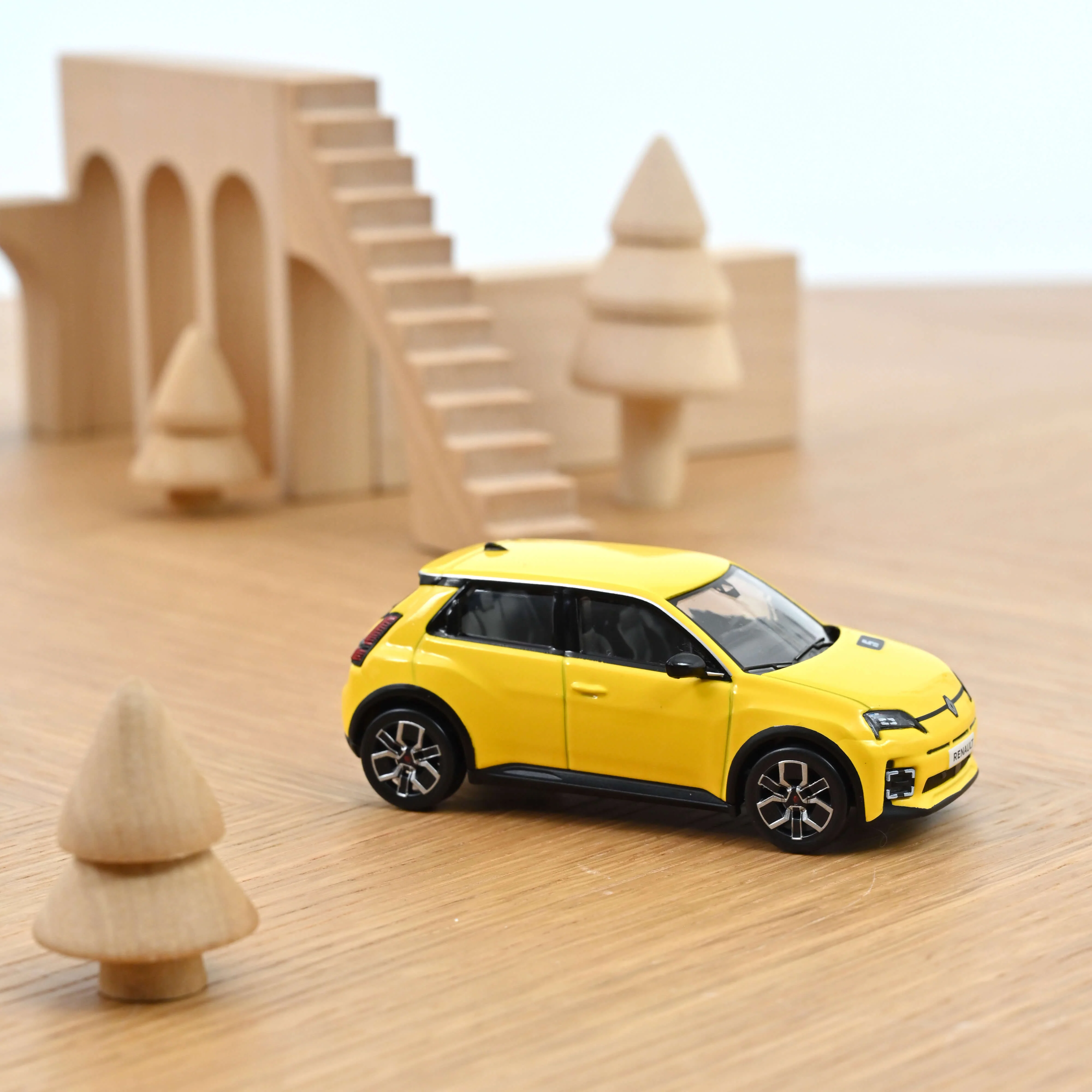 Renault 5 E-Tech 100% électrique 2024 Jaune Pop 1/43