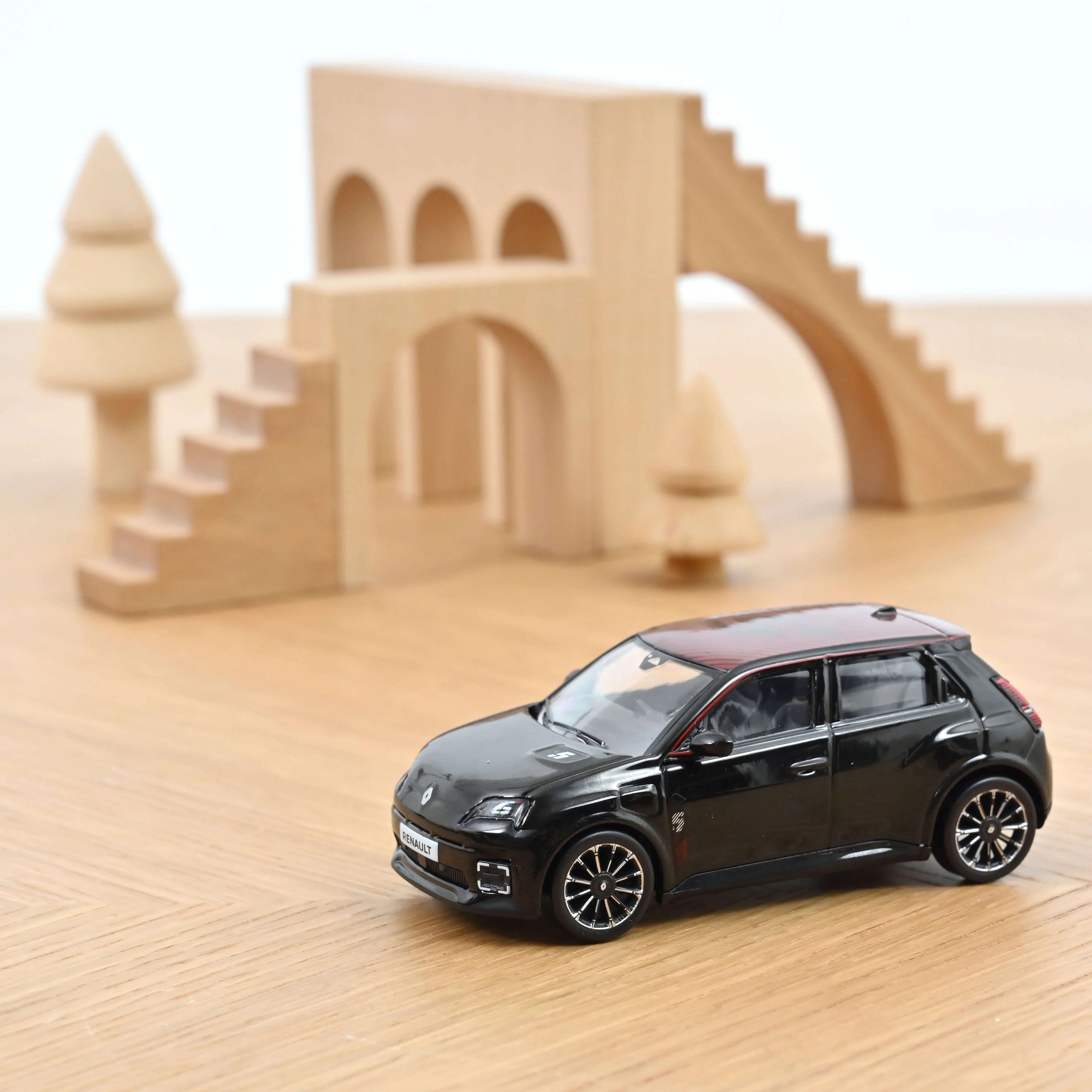 Renault 5 E-Tech Electrique 2025 Noir étoilé et déco rouge 1/43