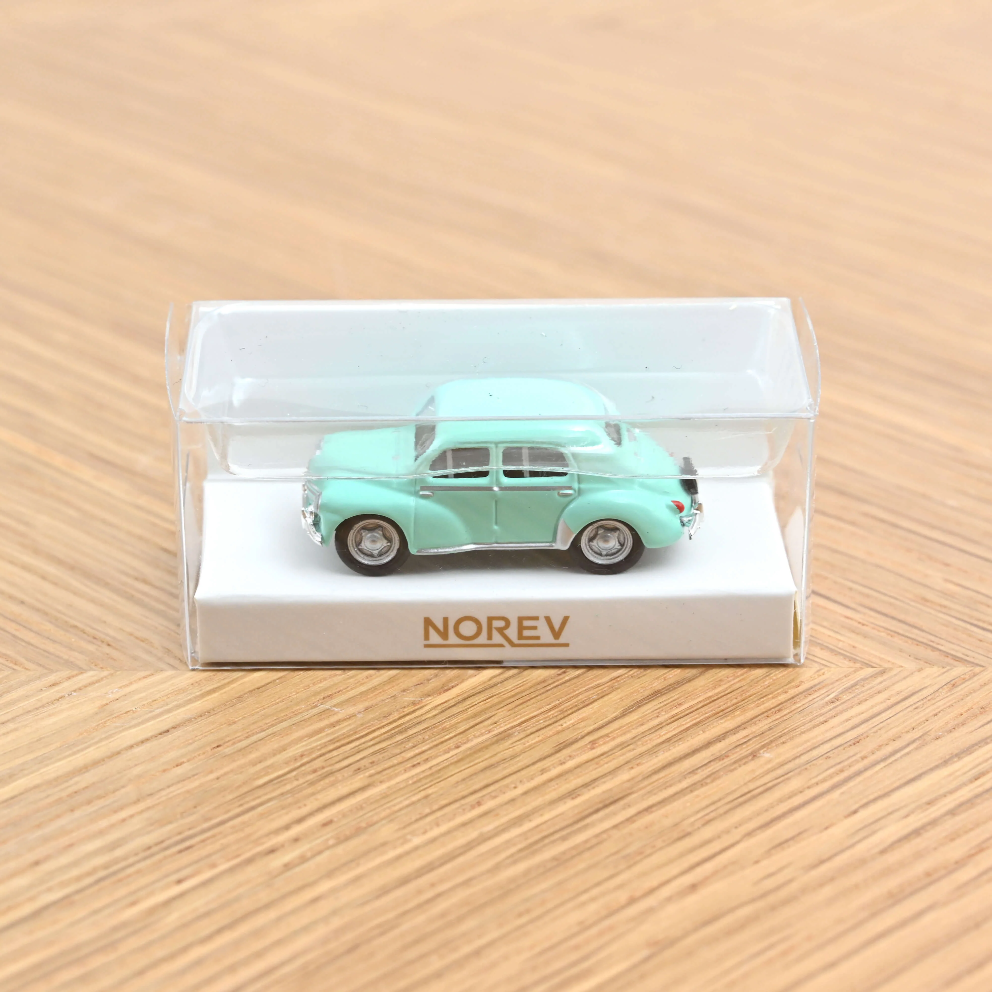 Renault 4CV 1955 Vert d'eau 1/87 - Image 2