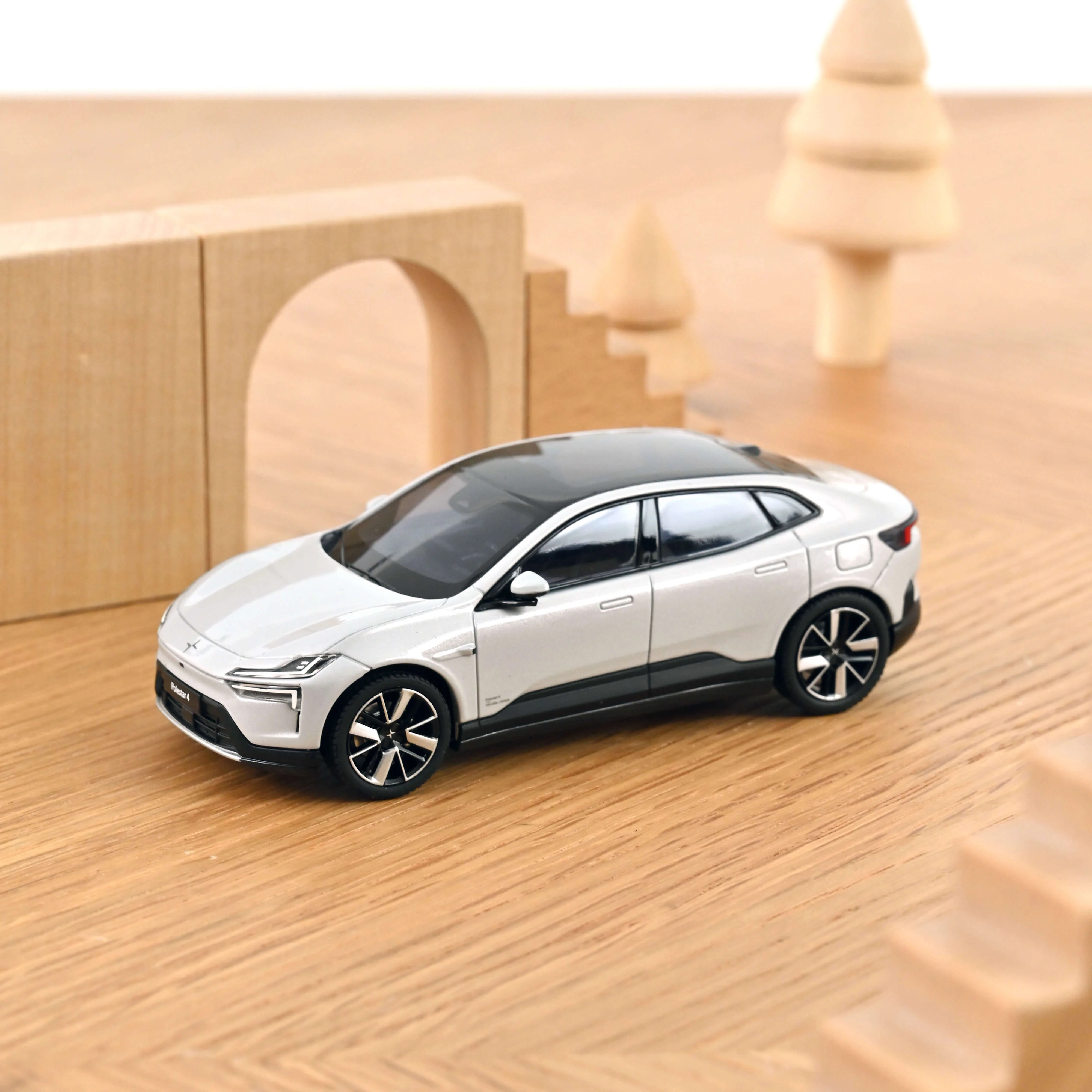 Polestar 4 2024 Magnesium 1/43