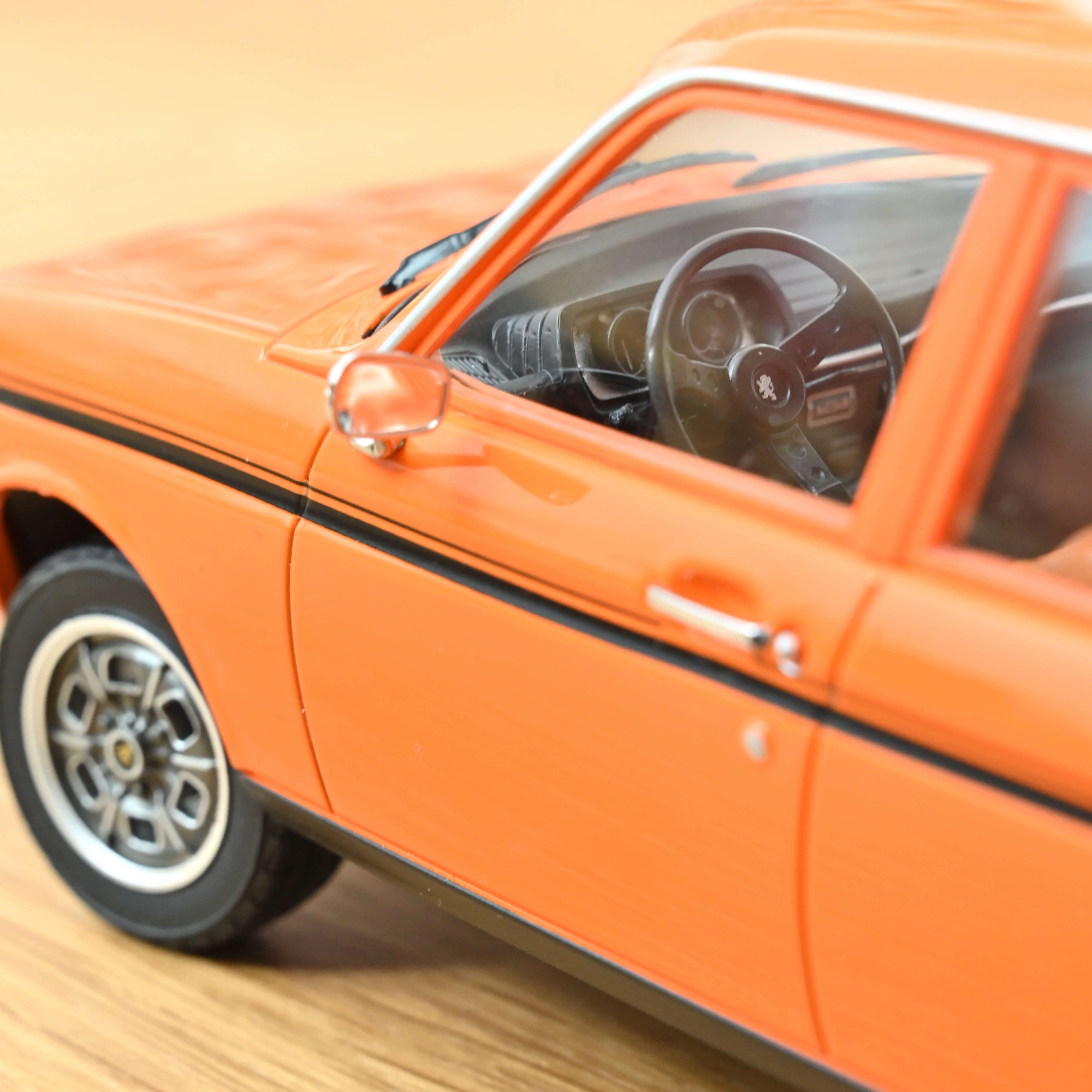 Peugeot 104 SL Sport 1979 Orange 1/18 - 104pcs - Image 5
