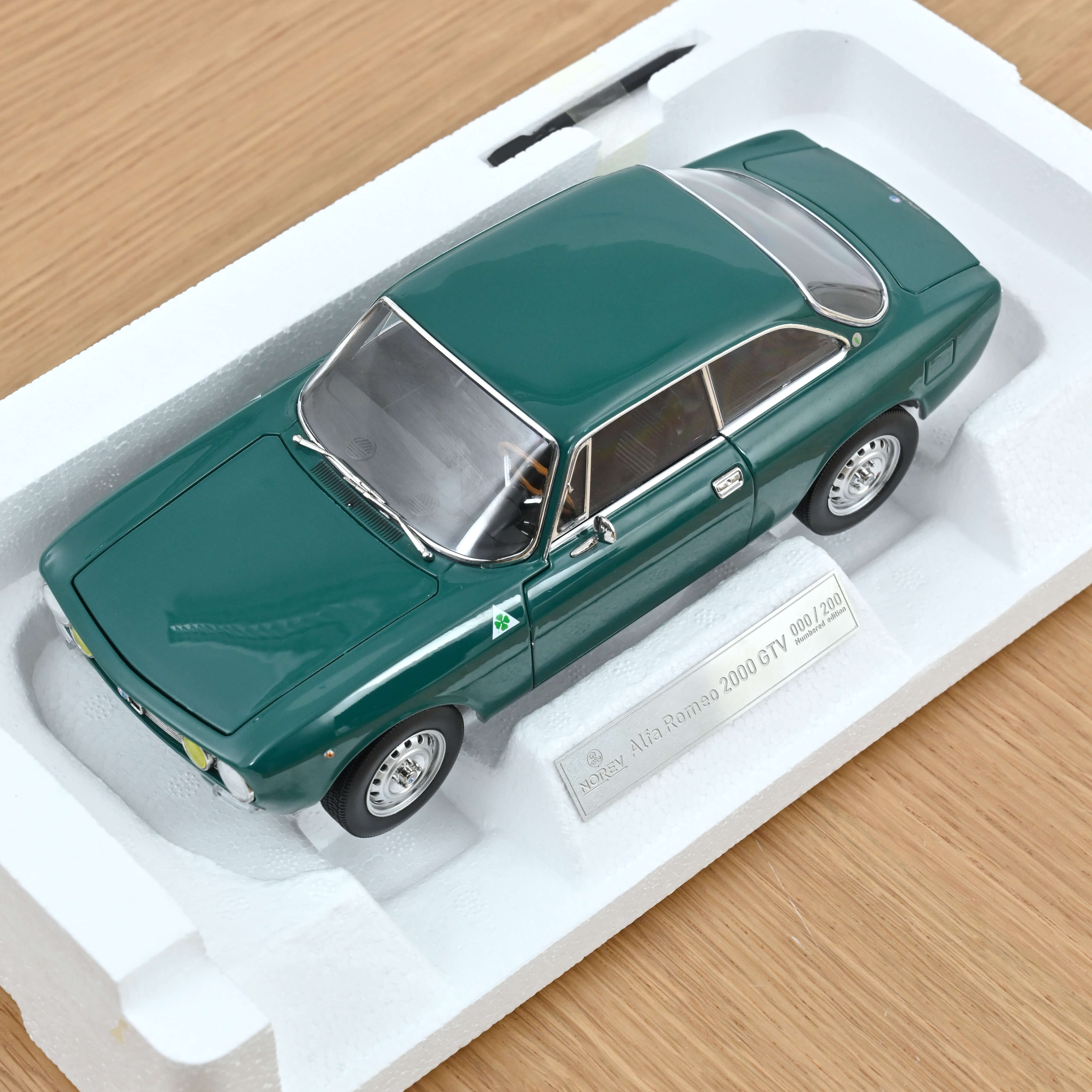 Alfa Romeo 2000 GTV 1973 Vert pin 1/18 - 200pcs - Image 4