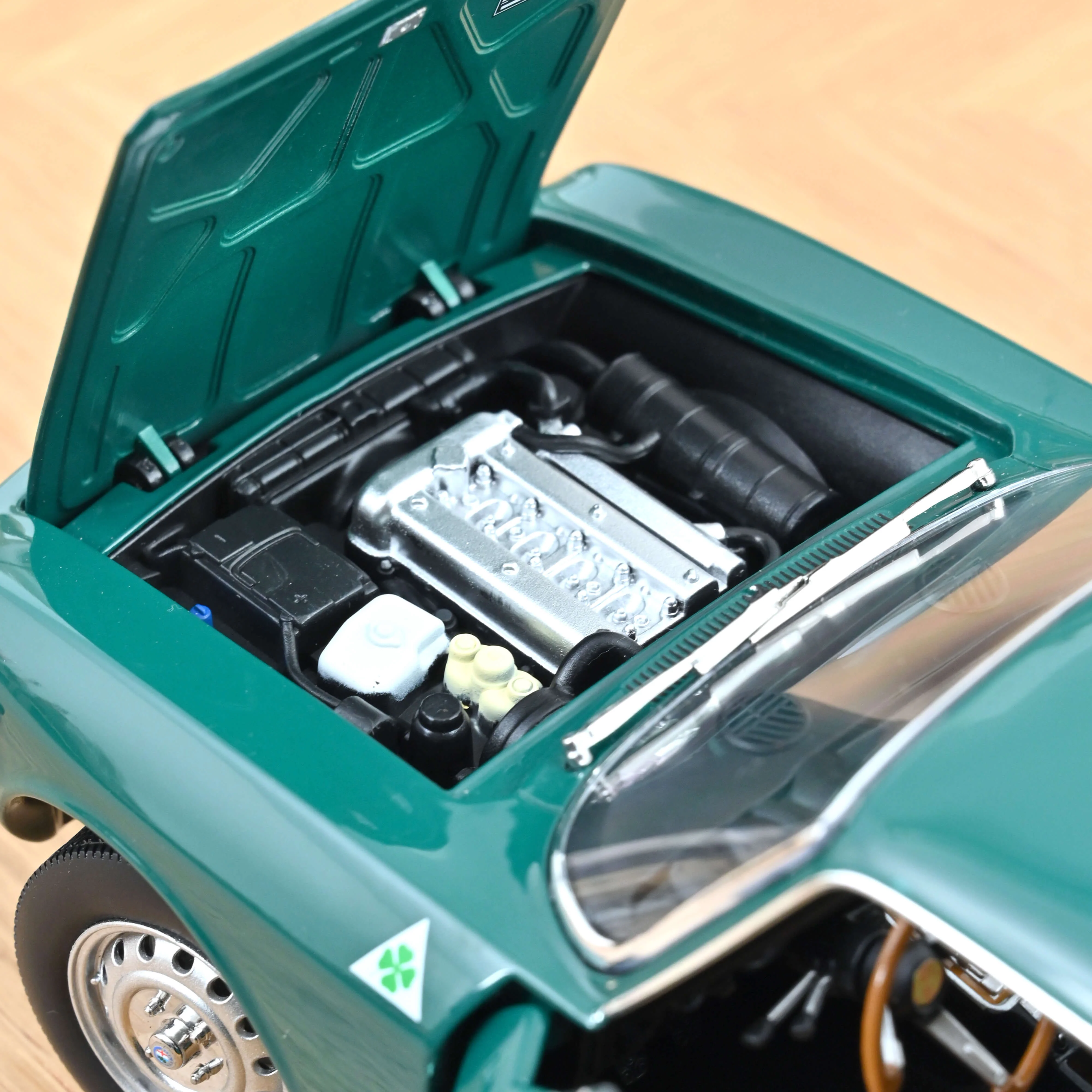 Alfa Romeo 2000 GTV 1973 Vert pin 1/18 - 200pcs - Image 5