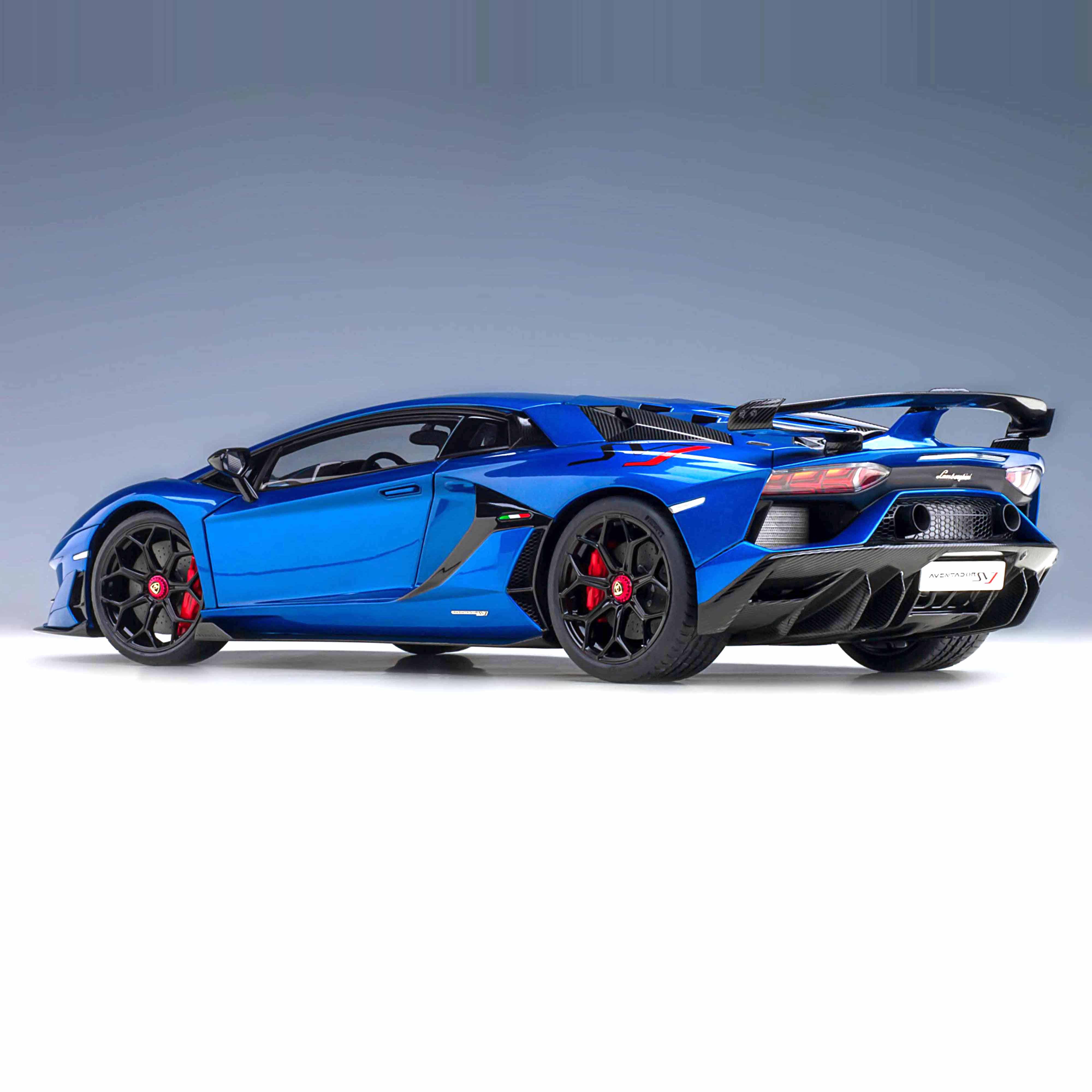 Lamborghini Aventador SVJ Bleu Nethuns 1/18 - Image 2