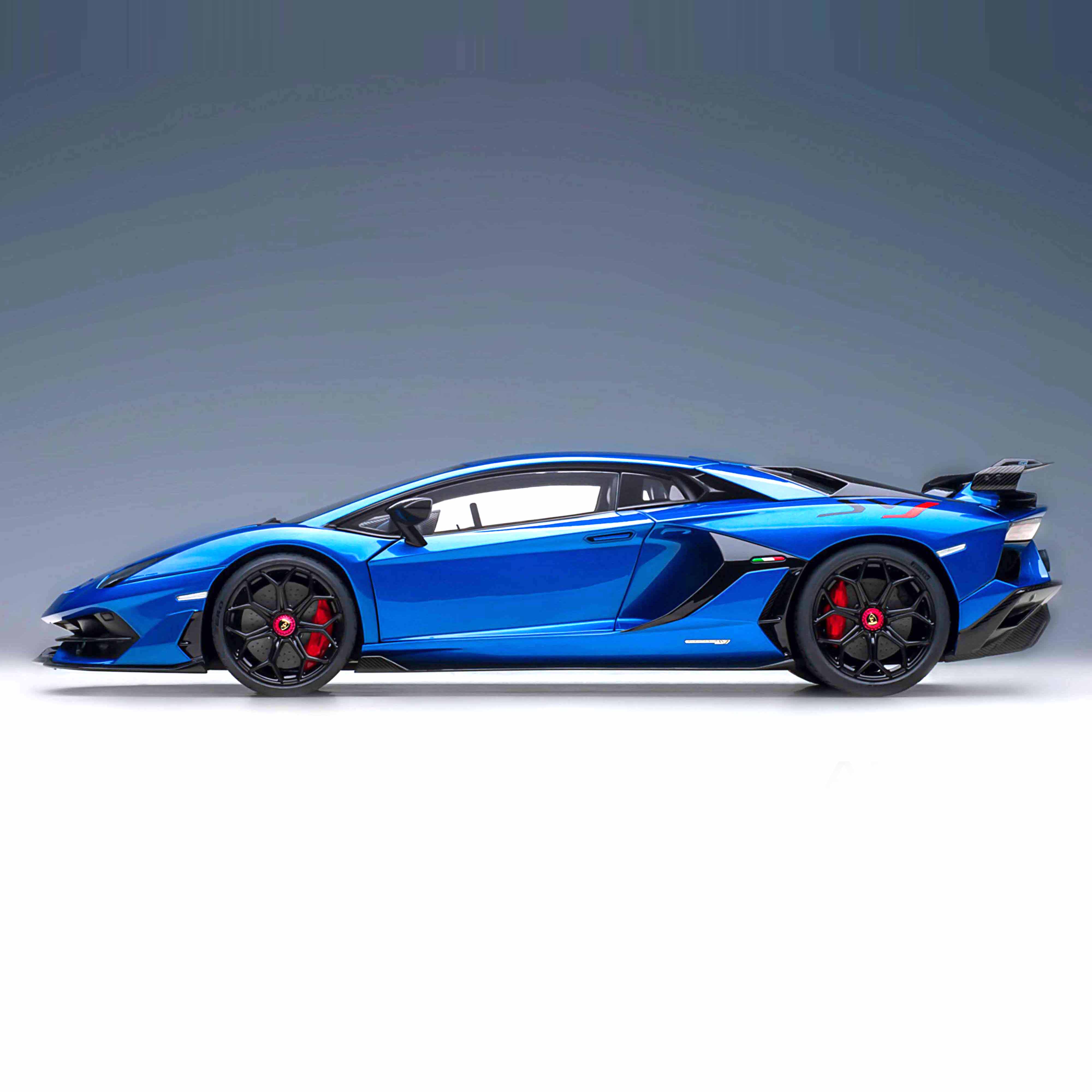 Lamborghini Aventador SVJ Bleu Nethuns 1/18 - Image 3