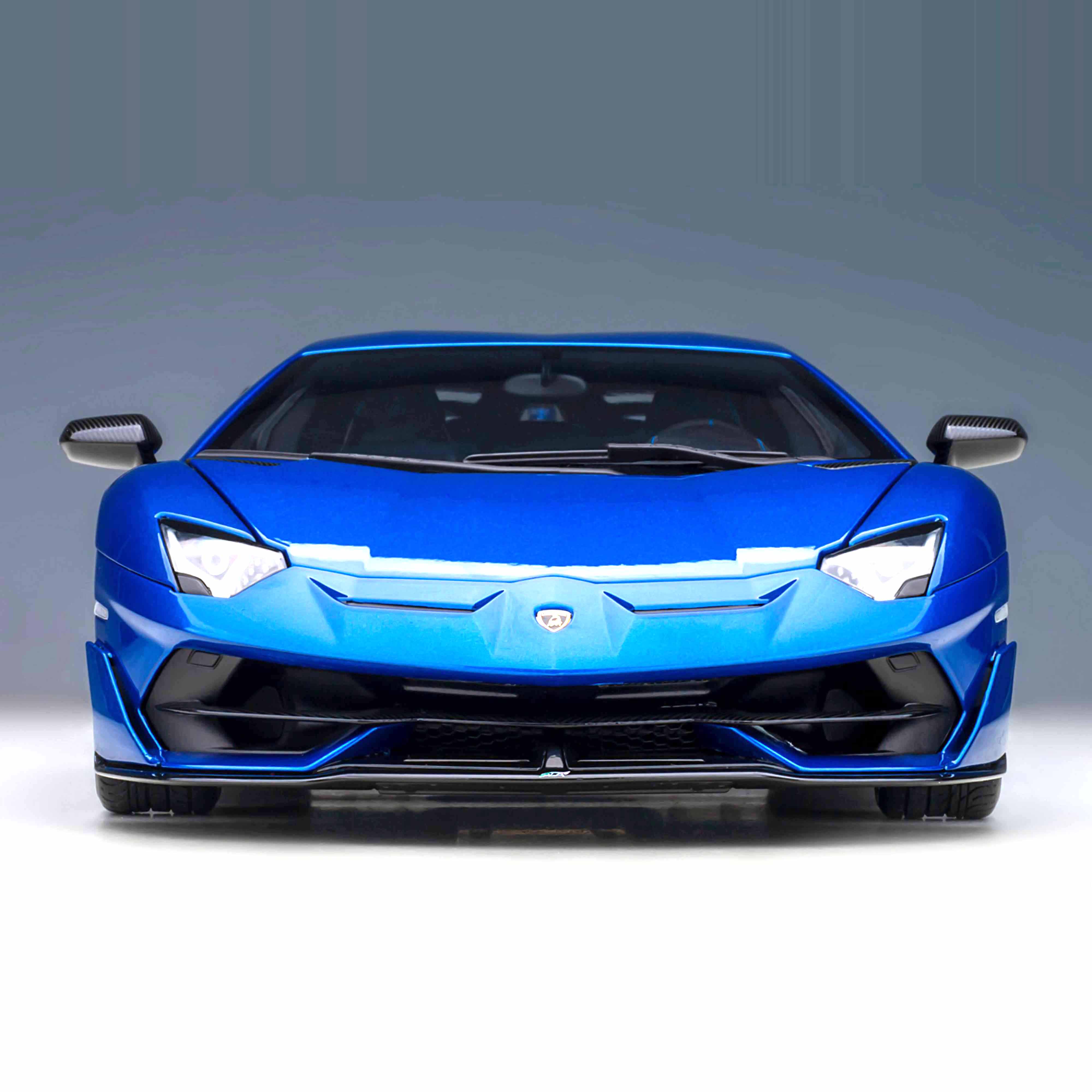 Lamborghini Aventador SVJ Bleu Nethuns 1/18 - Image 4