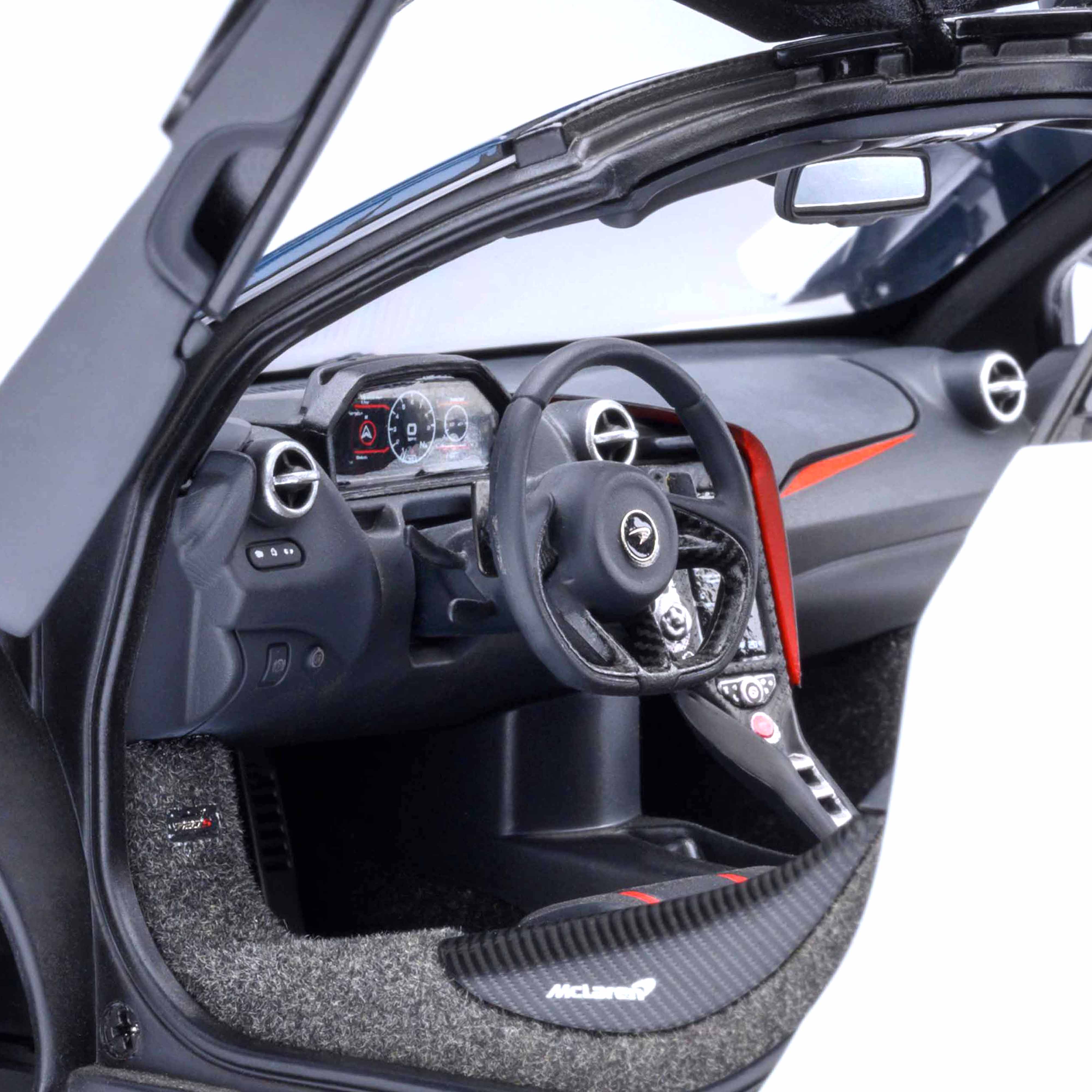 McLaren 720S Blanc de Silice 2017 1/18 - Image 5