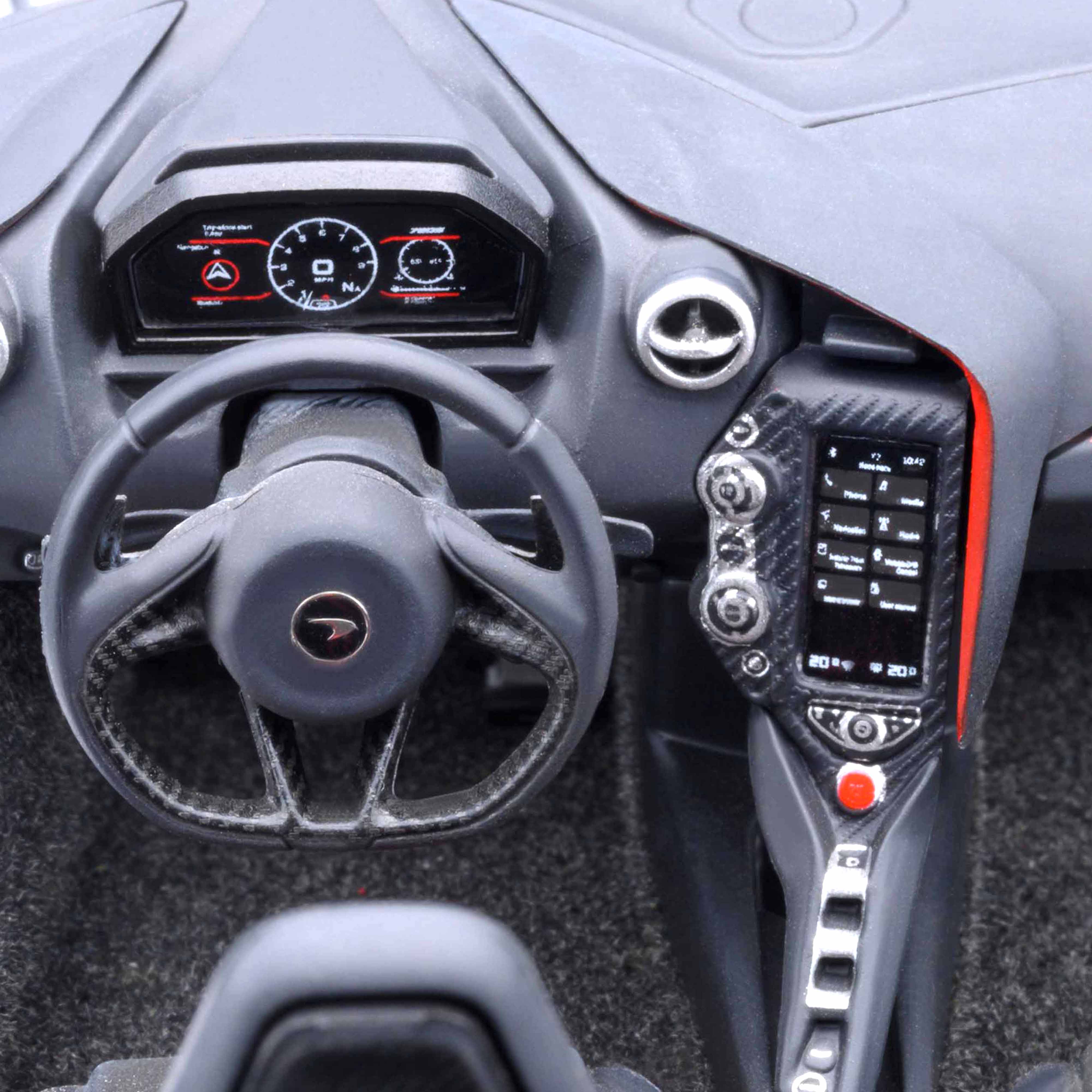 McLaren 720S Blanc de Silice 2017 1/18 - Image 8