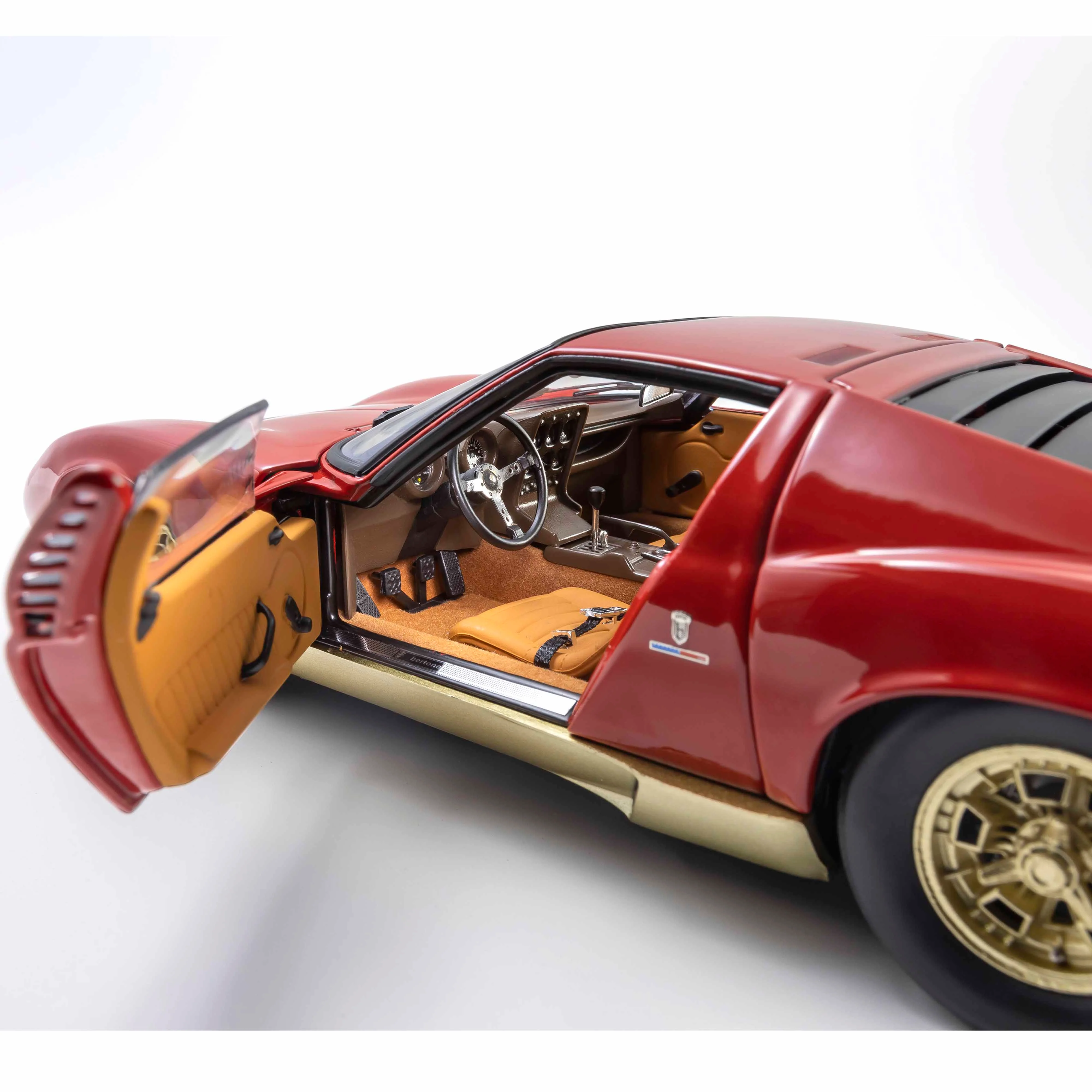 Lamborghini Miura P400 Rouge/Or (Intérieur Marron) 1/18 - Image 10