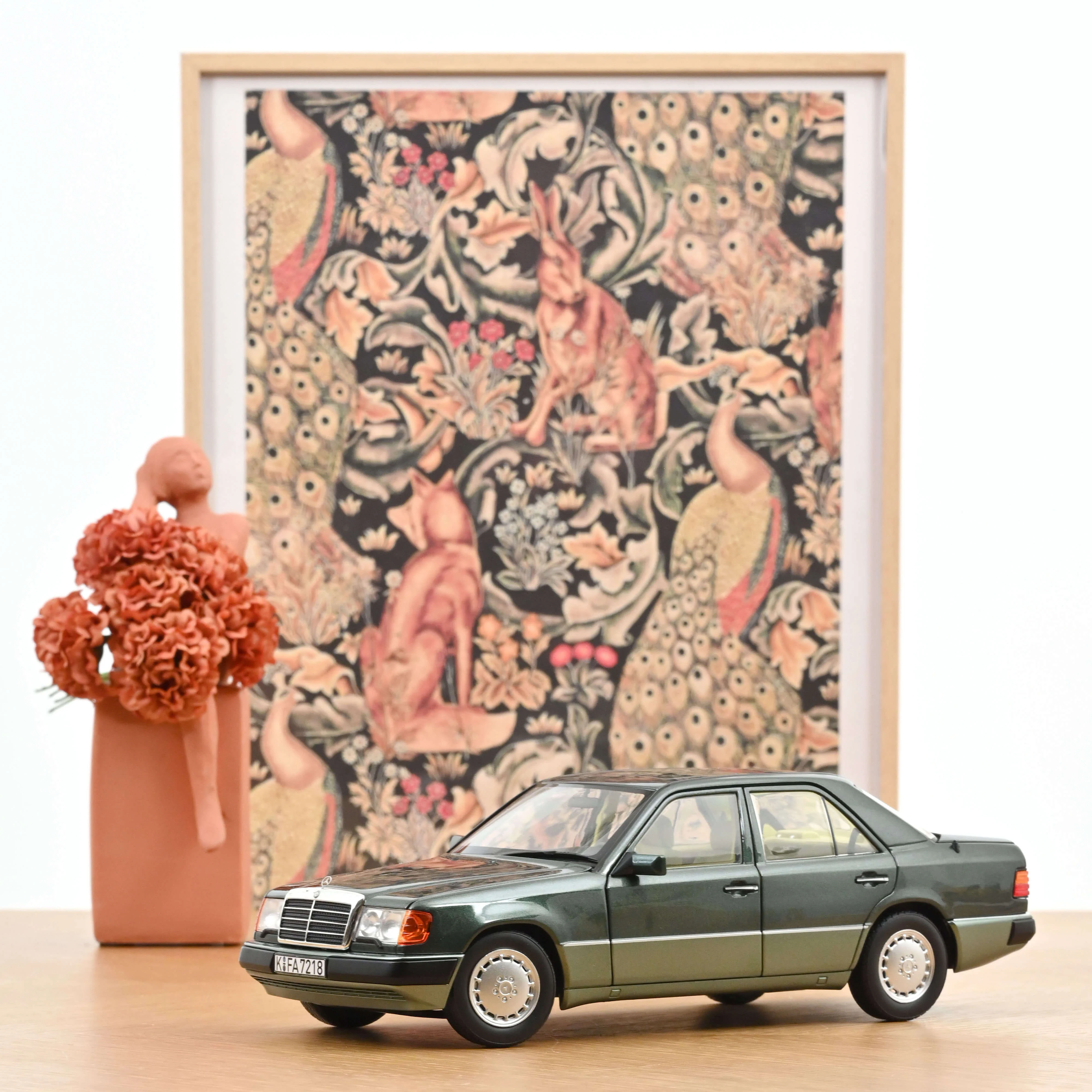 Mercedes-Benz 230 E 1990 Vert Nuit métallisé 1/18