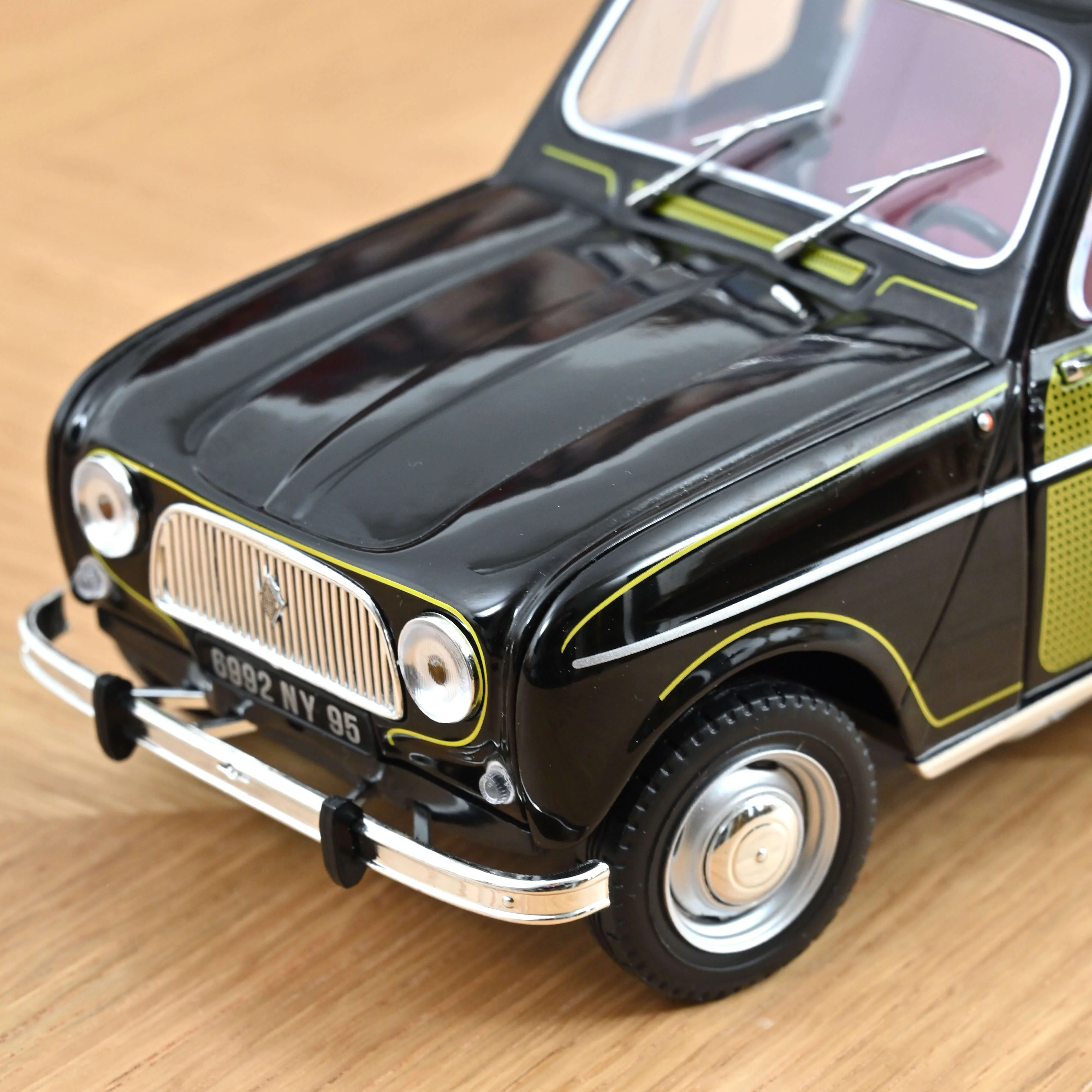 Renault 4 Parisienne 1963 Noire et Jaune 1/18 - 200pcs - Image 6