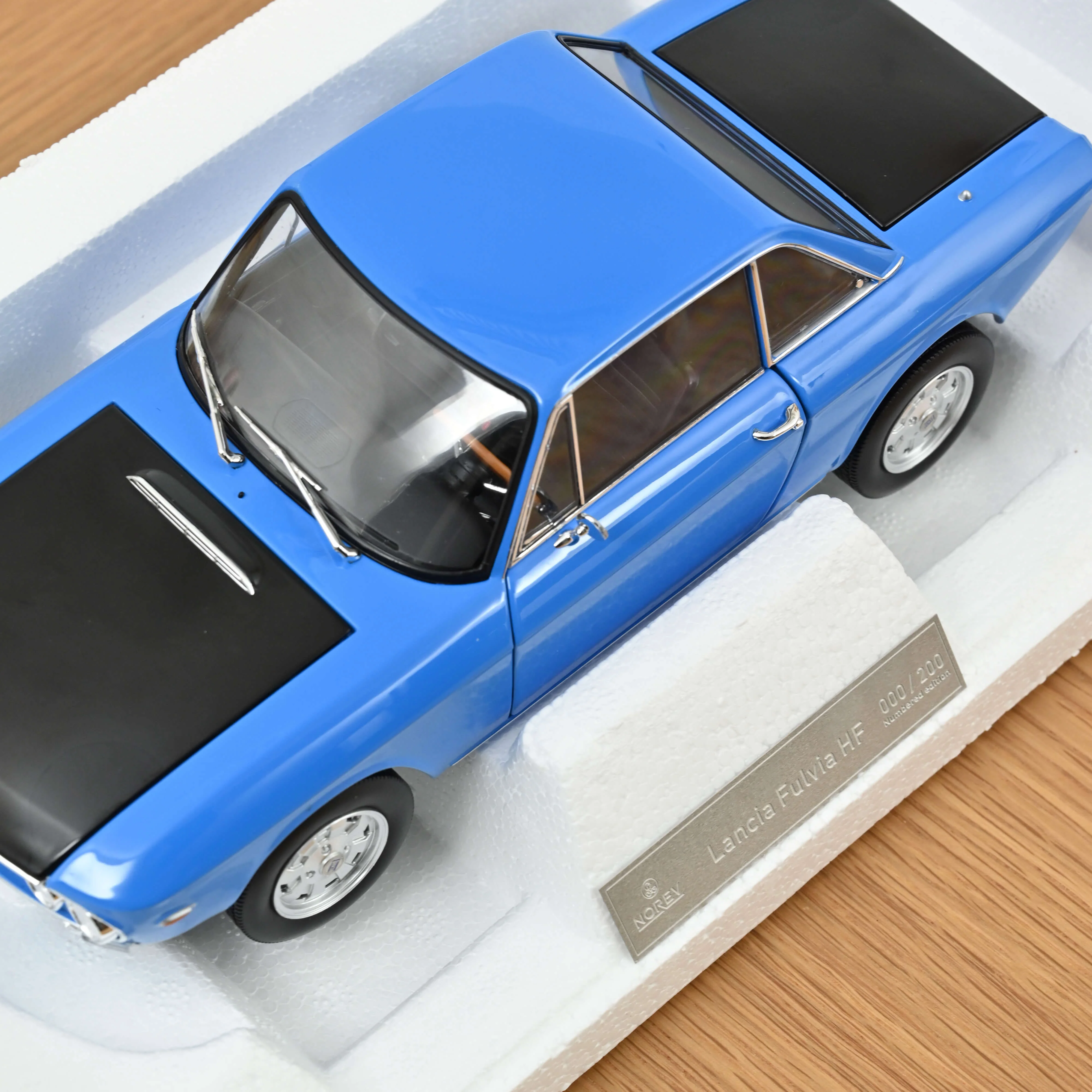 Lancia Fulvia 1600 HF 1971 Bleu  Moyen 1/18 - 200pcs - Image 4
