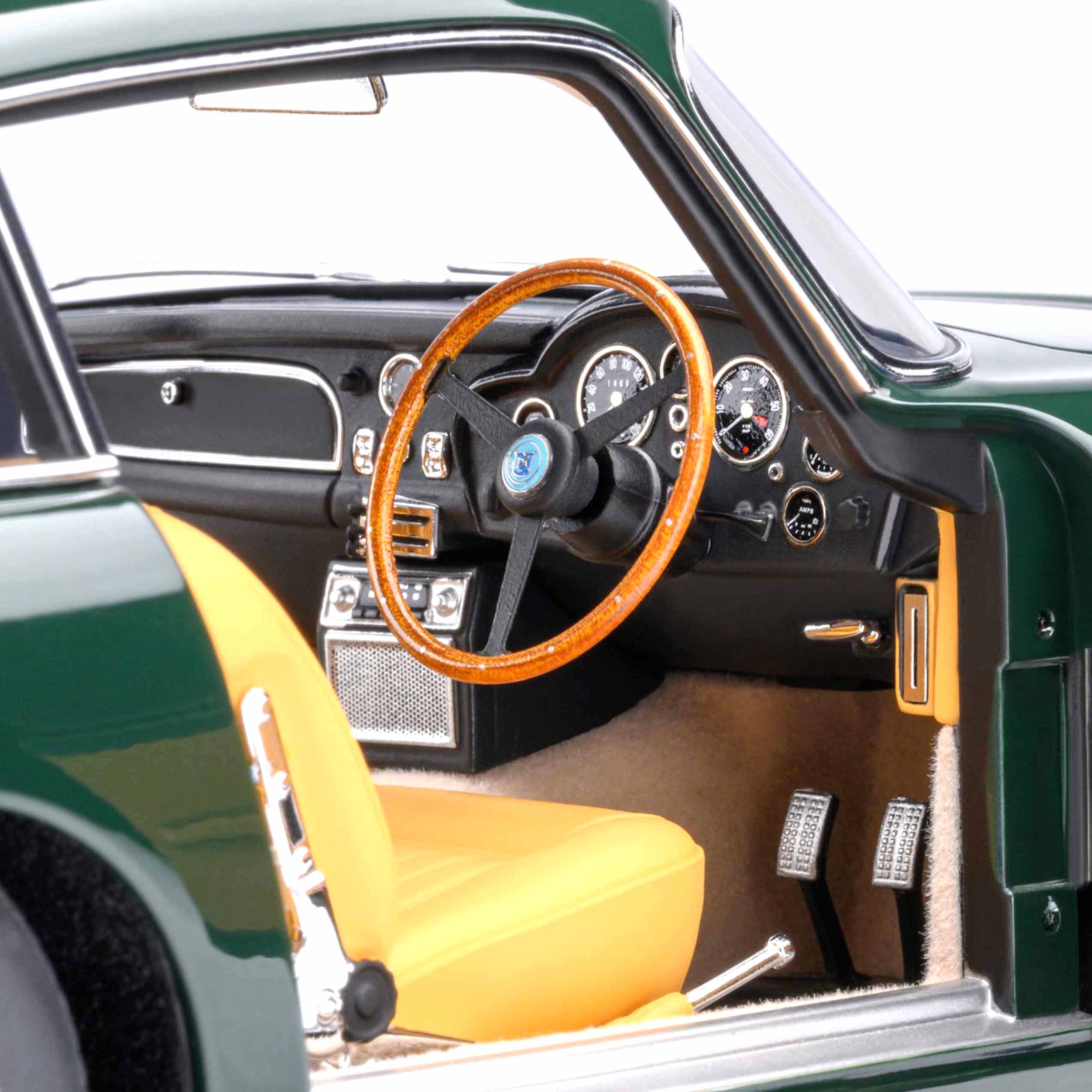 Aston Martin DB5 Vert de course britannique 1/18 - Image 9