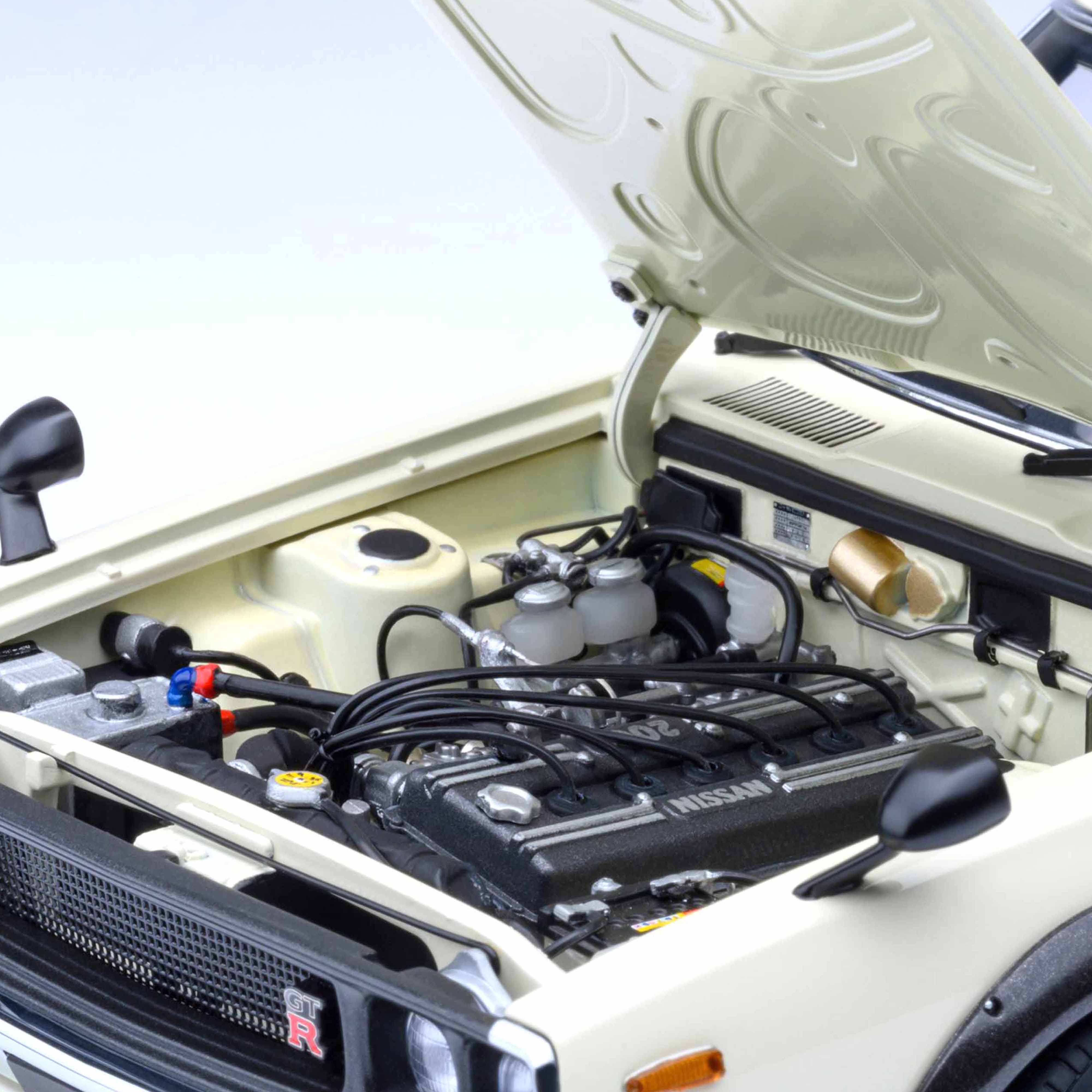 Nissan Skyline 2000 GT-R (KPGC110) Blanc 1/18 - Image 10