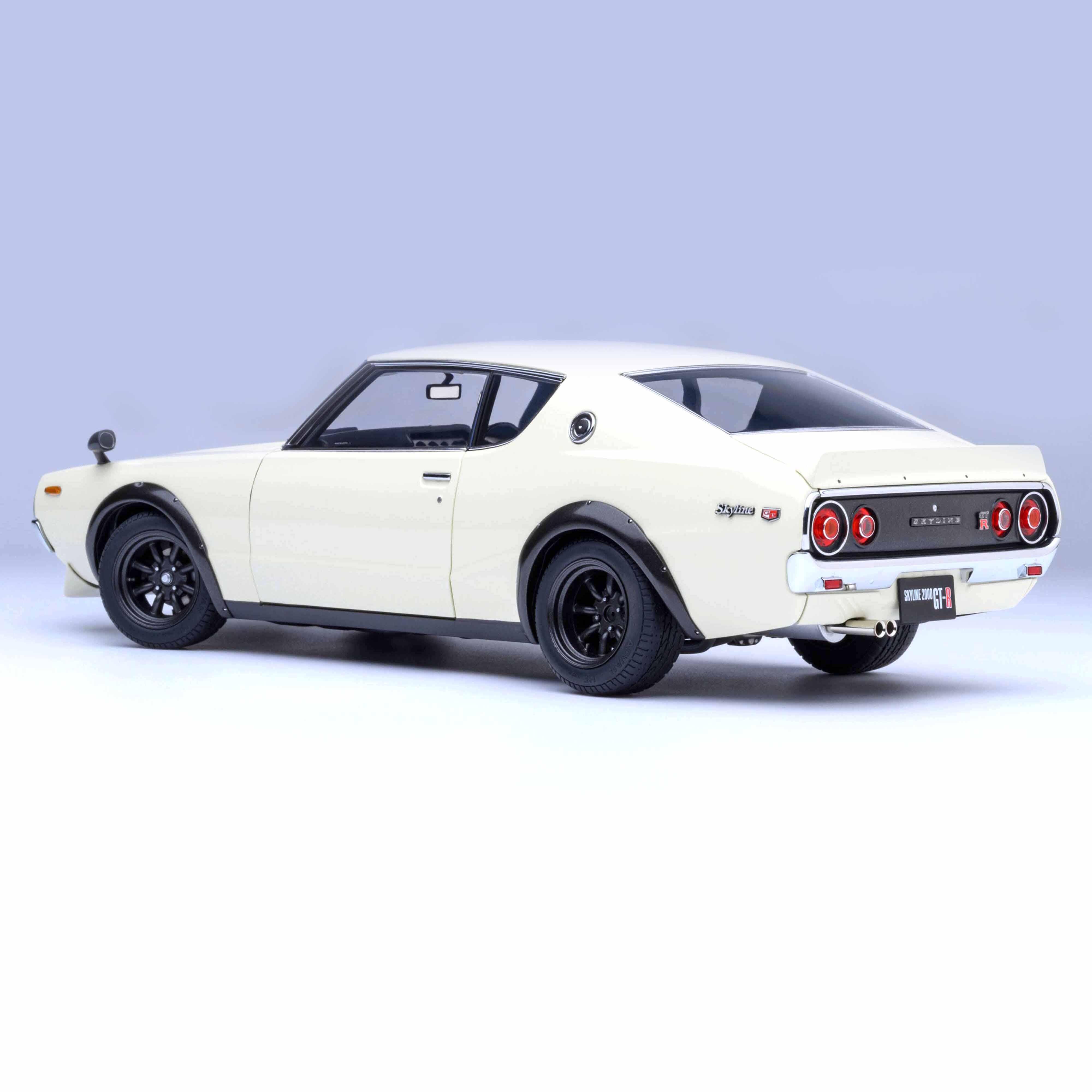 Nissan Skyline 2000 GT-R (KPGC110) Blanc 1/18 - Image 2