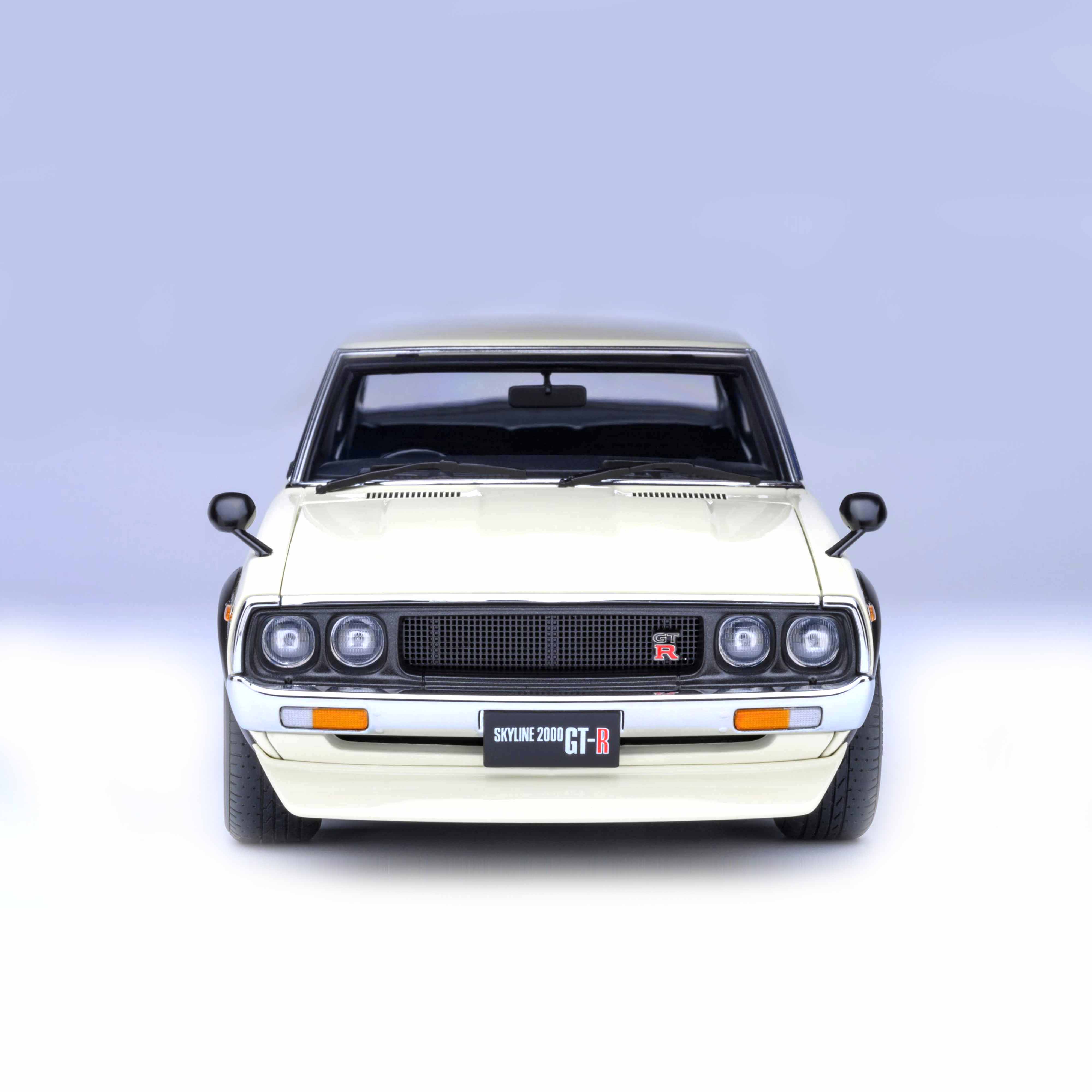 Nissan Skyline 2000 GT-R (KPGC110) Blanc 1/18 - Image 4