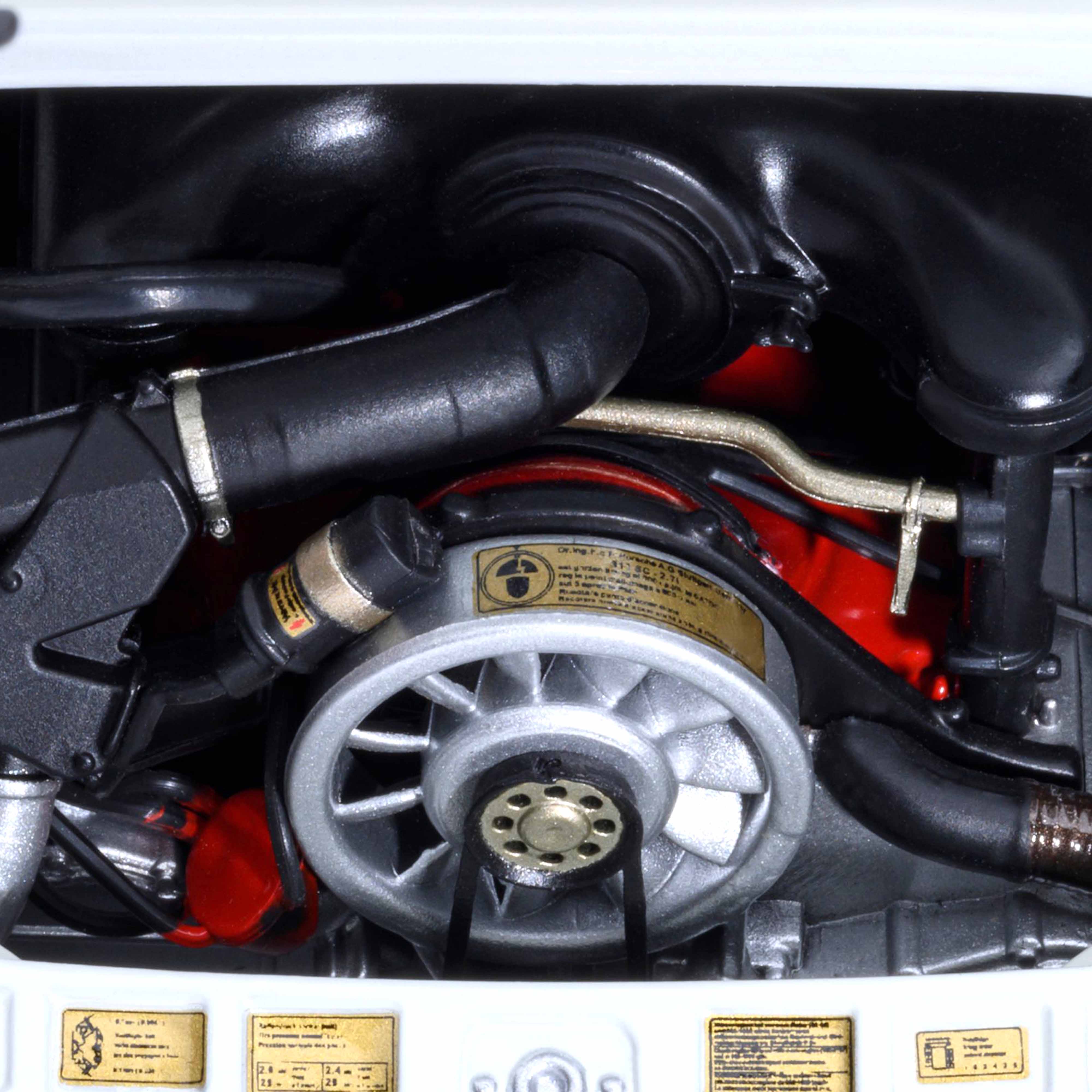Porsche 911 Carrera 2.7 RS (Grand Prix blanc avec bandes vertes) 1/18 - Image 12