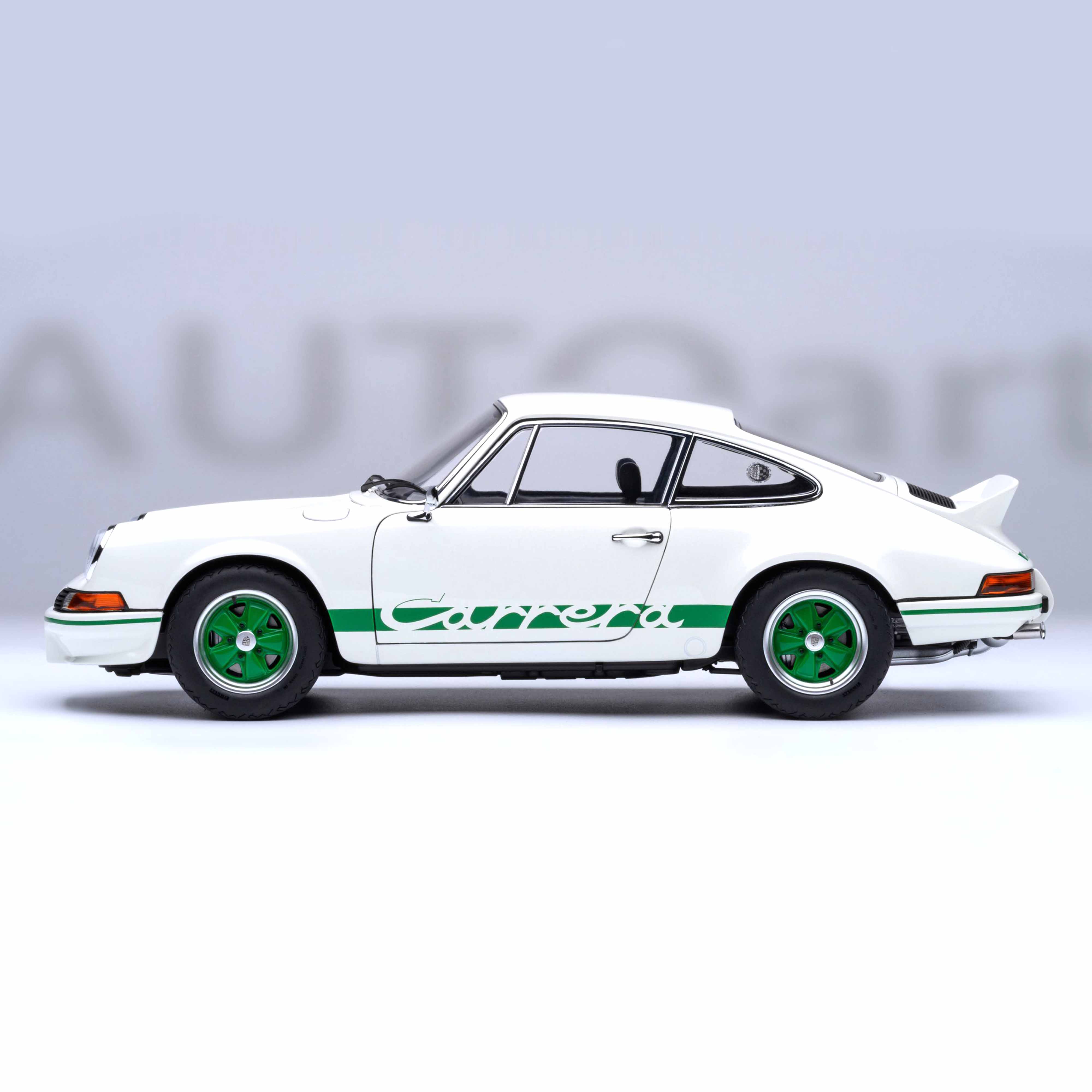 Porsche 911 Carrera 2.7 RS (Grand Prix blanc avec bandes vertes) 1/18 - Image 3