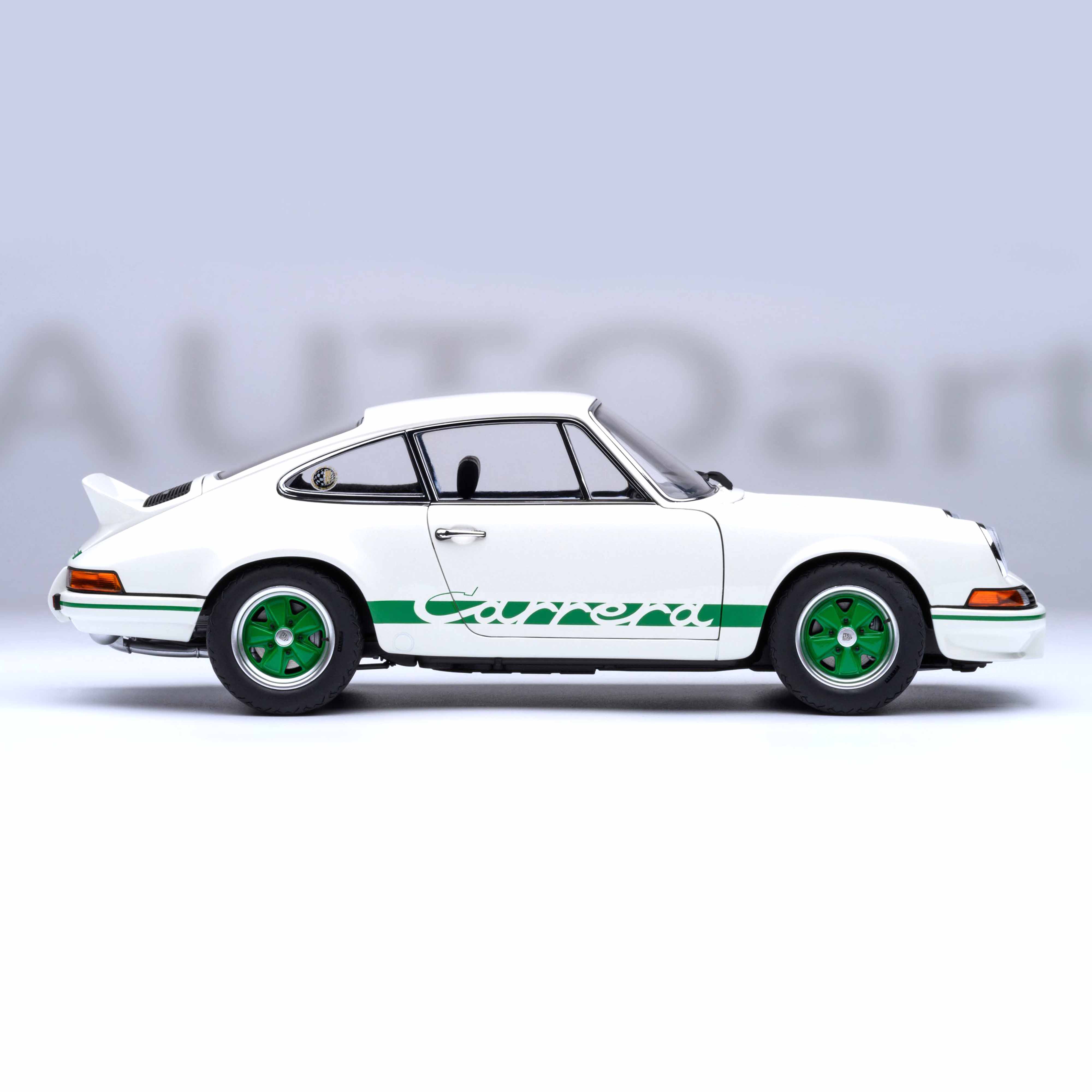 Porsche 911 Carrera 2.7 RS (Grand Prix blanc avec bandes vertes) 1/18 - Image 4