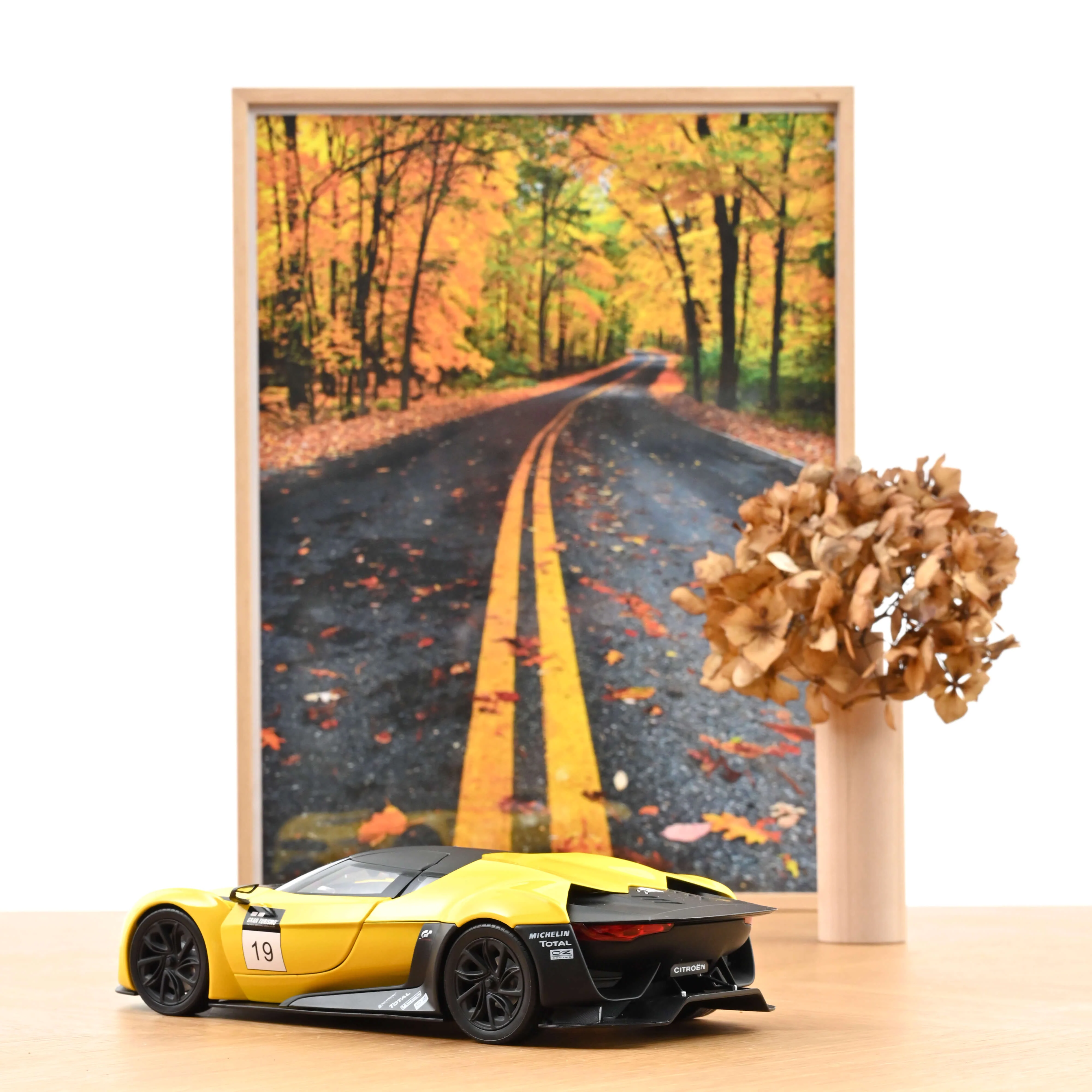 GT by Citroën 2008 Jaune et Noir Concept Car 1/18 - 200pcs - Image 3