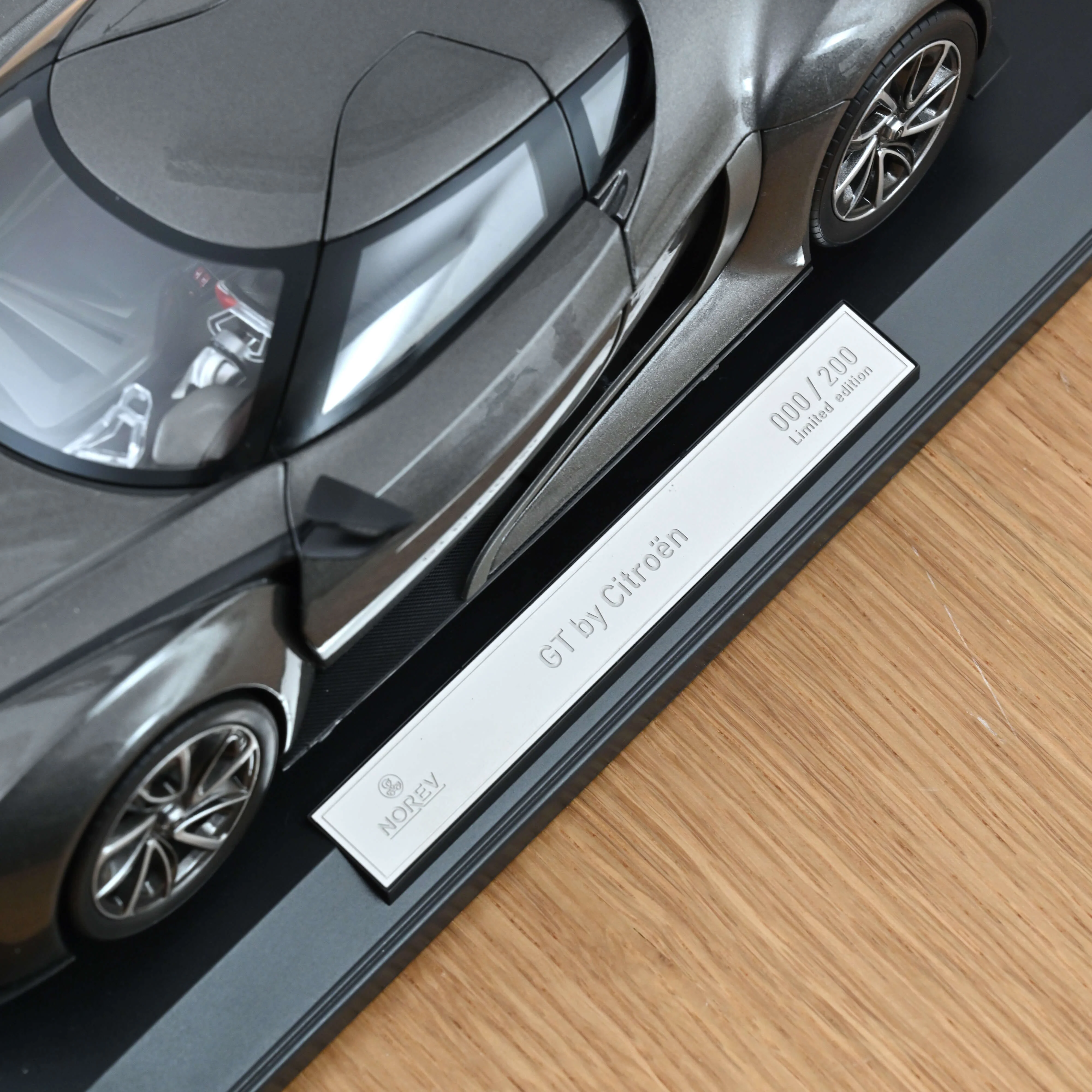 GT by Citroën 2008 Concept Car Gris foncé 1/18 - 200 pcs - Image 4
