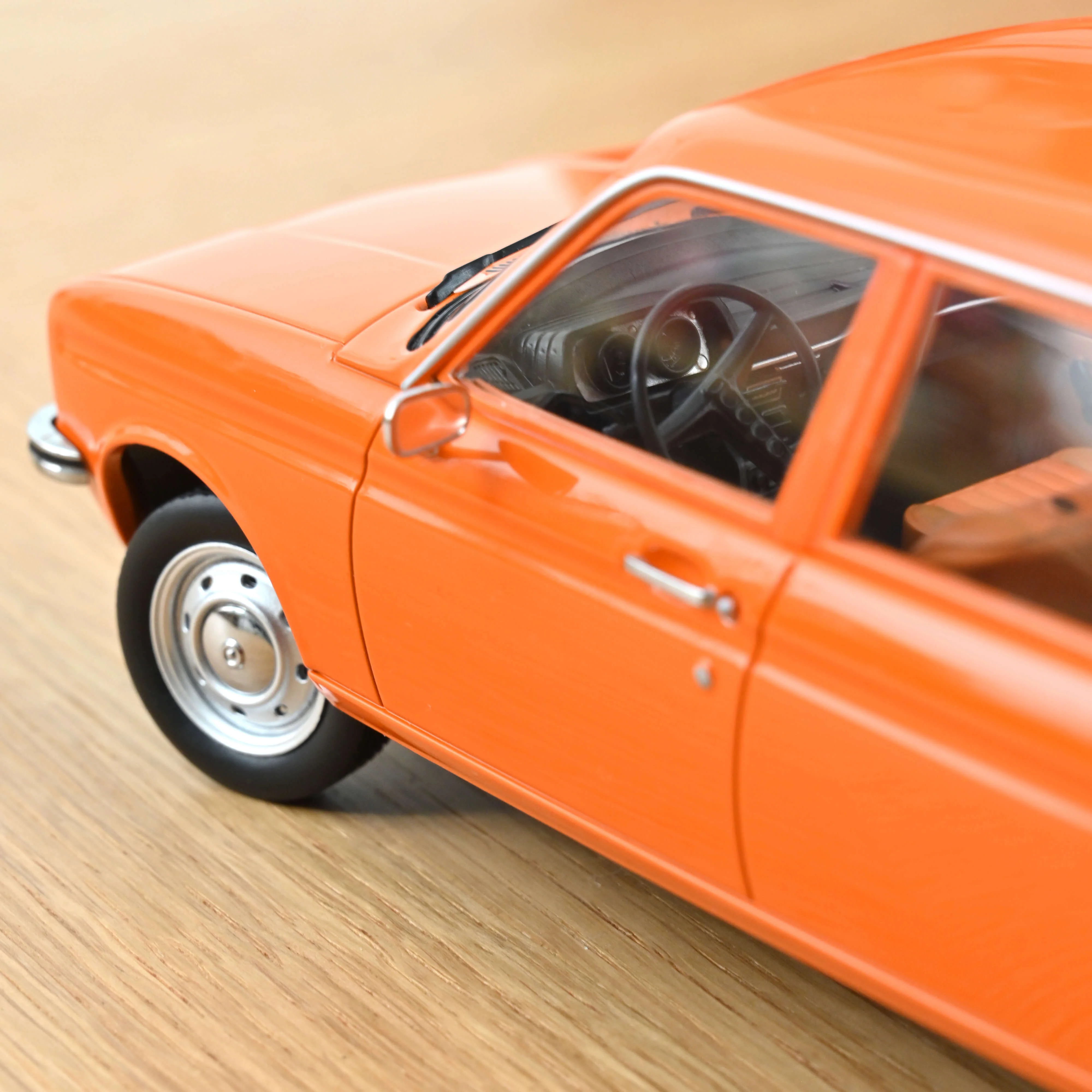 Peugeot 104 GL 1977 Orange 1/18 - 300pcs - Image 4