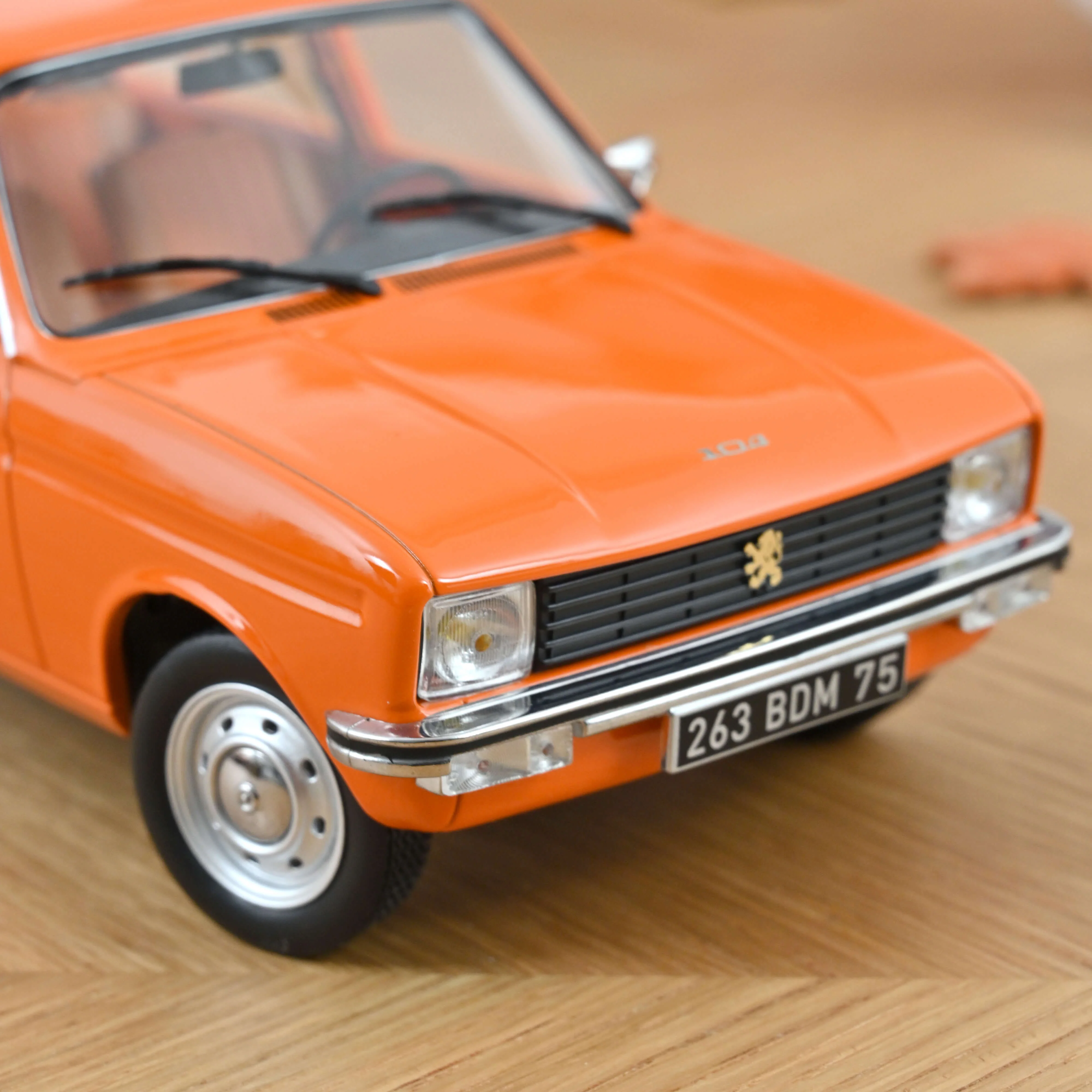 Peugeot 104 GL 1977 Orange 1/18 - 300pcs - Image 5