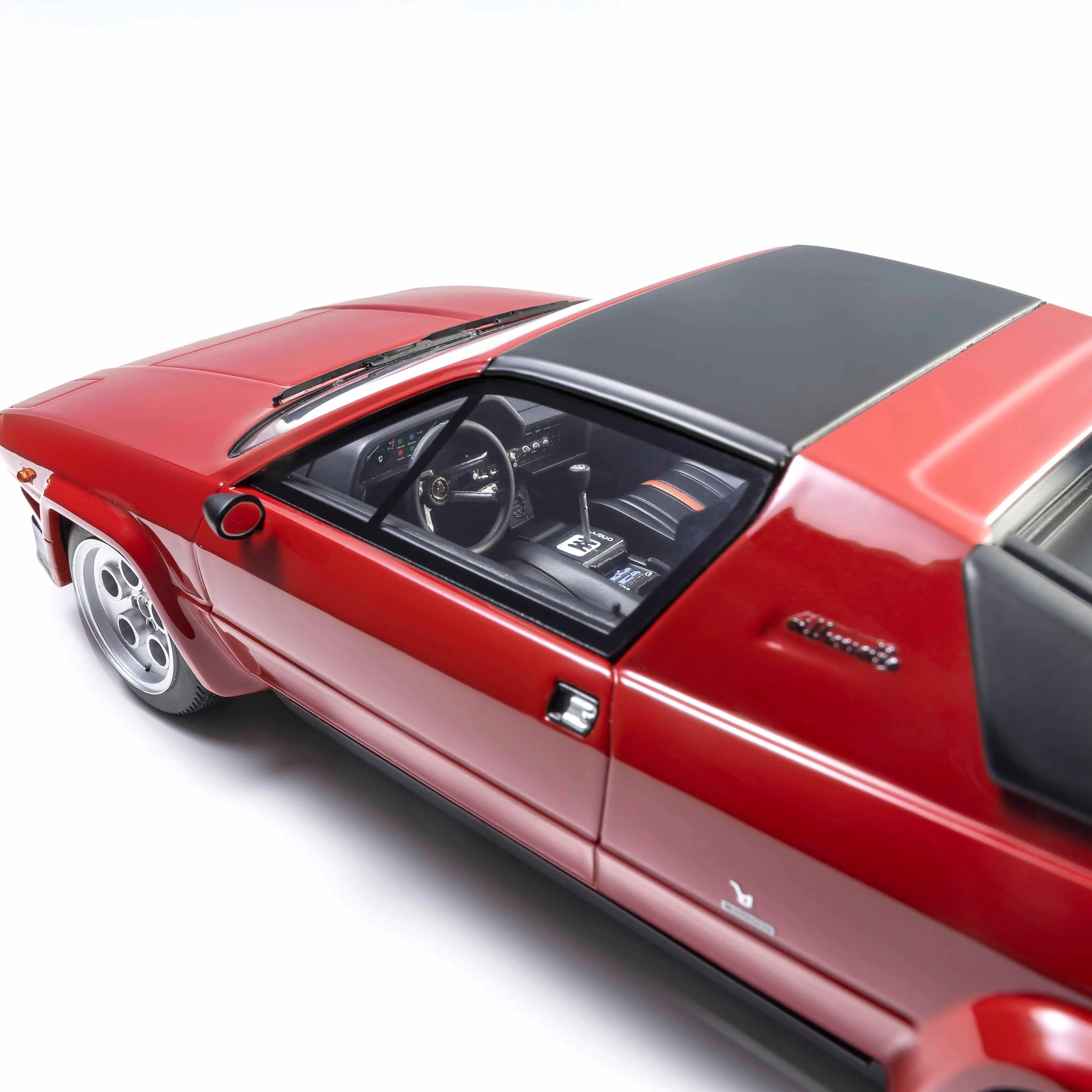 Lamborghini Silhouette Rouge 1/18 - Image 9