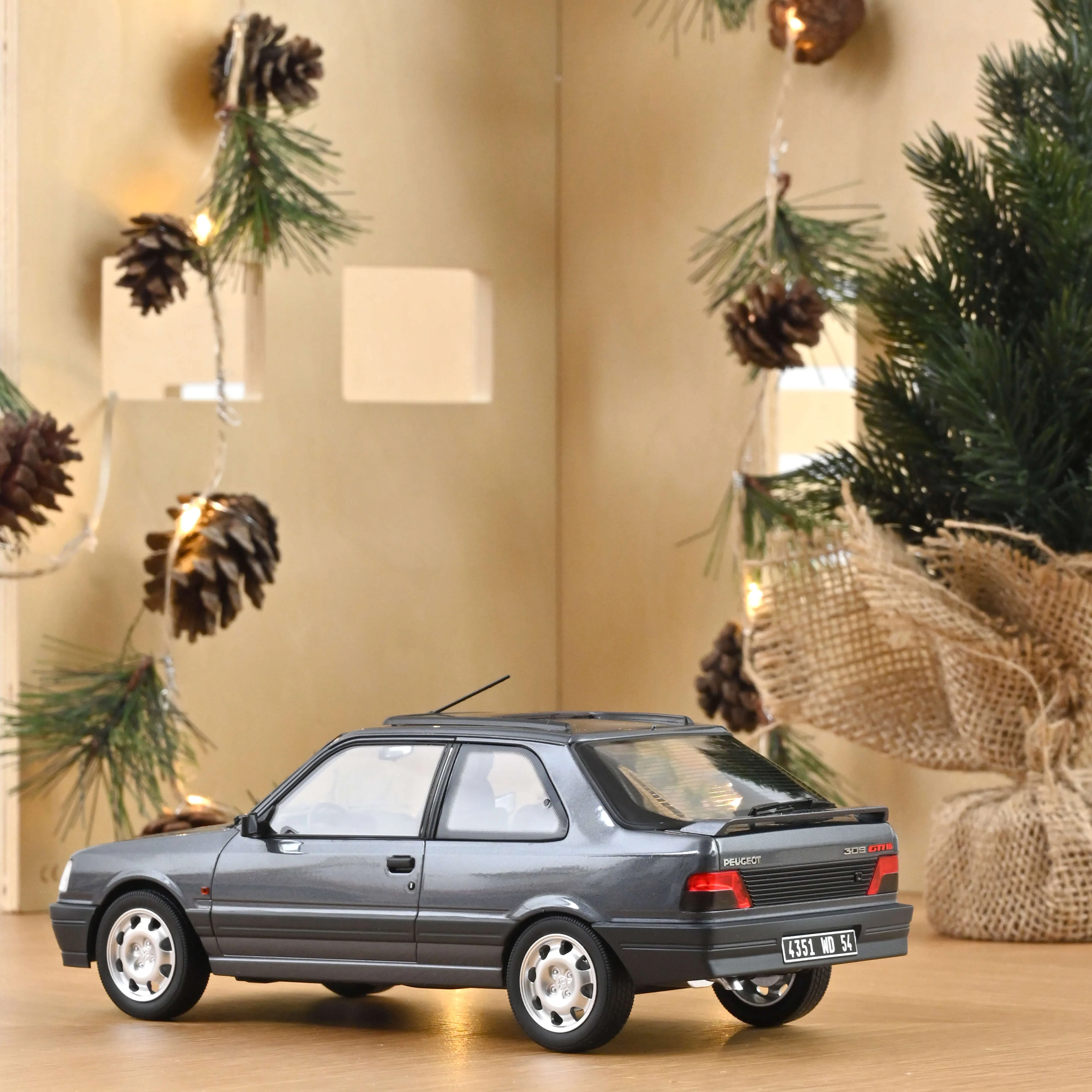 Peugeot 309 GTi 16 1991 Gris Magnum 1/18 - 300pcs - Image 2