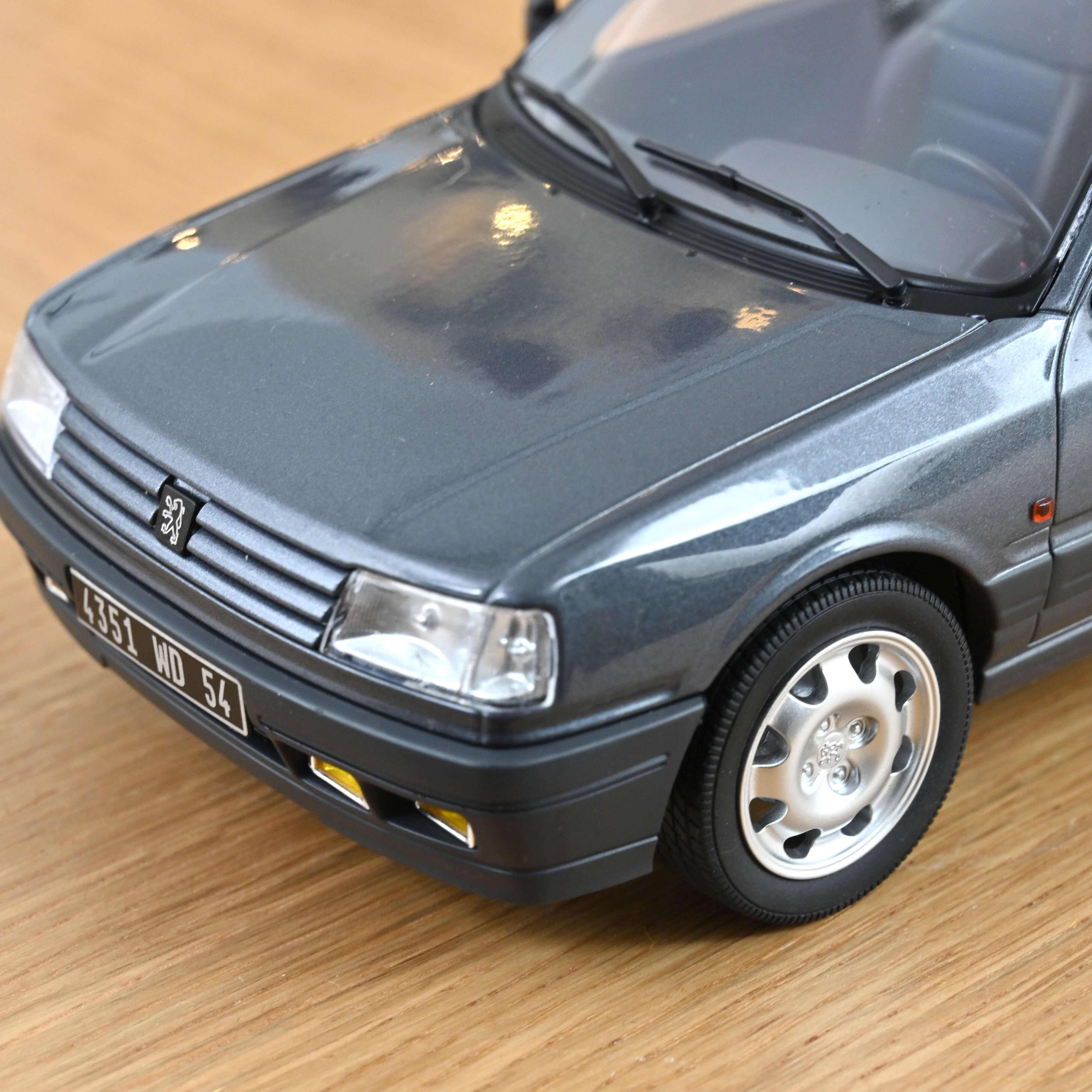 Peugeot 309 GTi 16 1991 Gris Magnum 1/18 - 300pcs - Image 3
