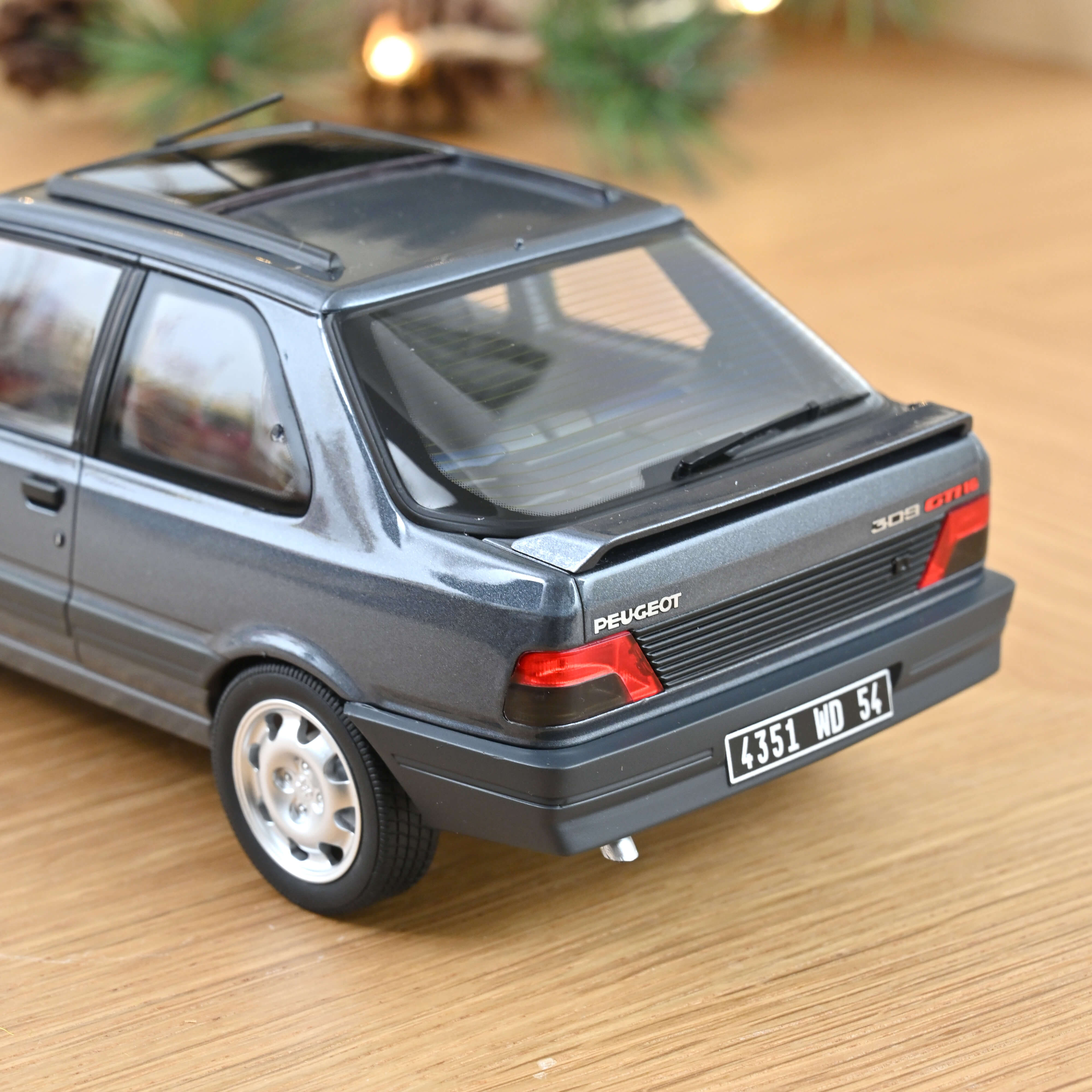 Peugeot 309 GTi 16 1991 Gris Magnum 1/18 - 300pcs - Image 4