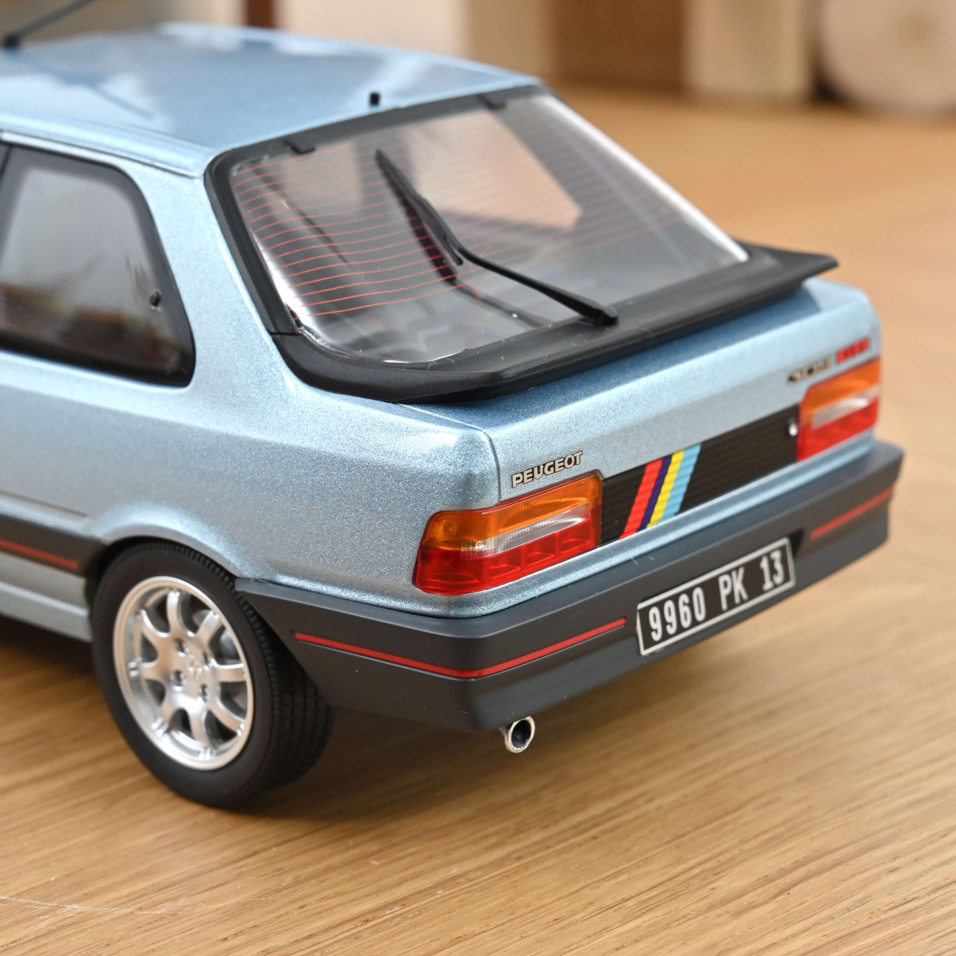 Peugeot 309 GTi 1988 Bleu Topaze 1/18 - 300pcs - Image 4