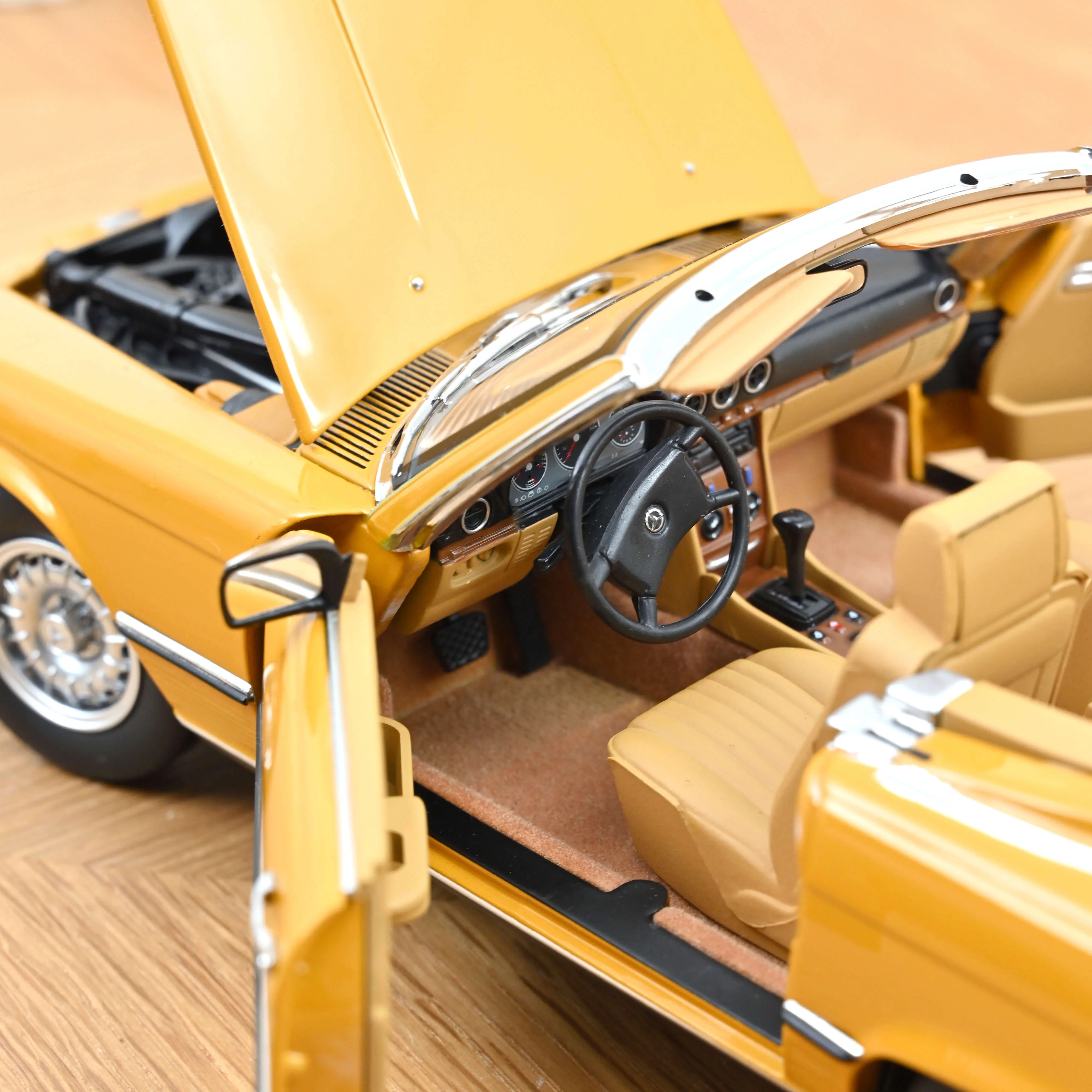 Mercedes-Benz 450 SL 1975 Orange Cayenne 1/18 - Image 5
