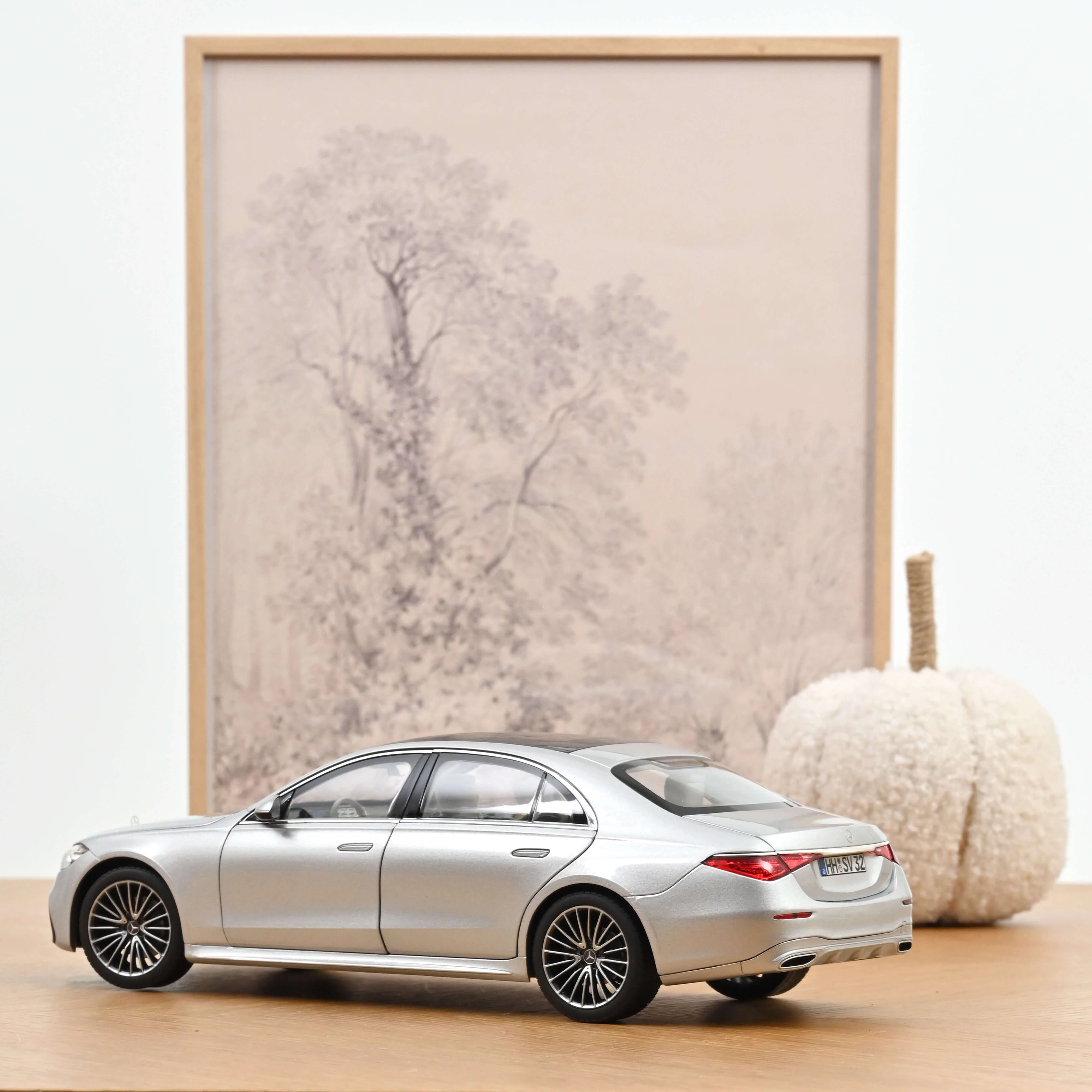 Mercedes-Benz S-Class AMG-Line 2021 Argent Brillant 1/18 - Image 3