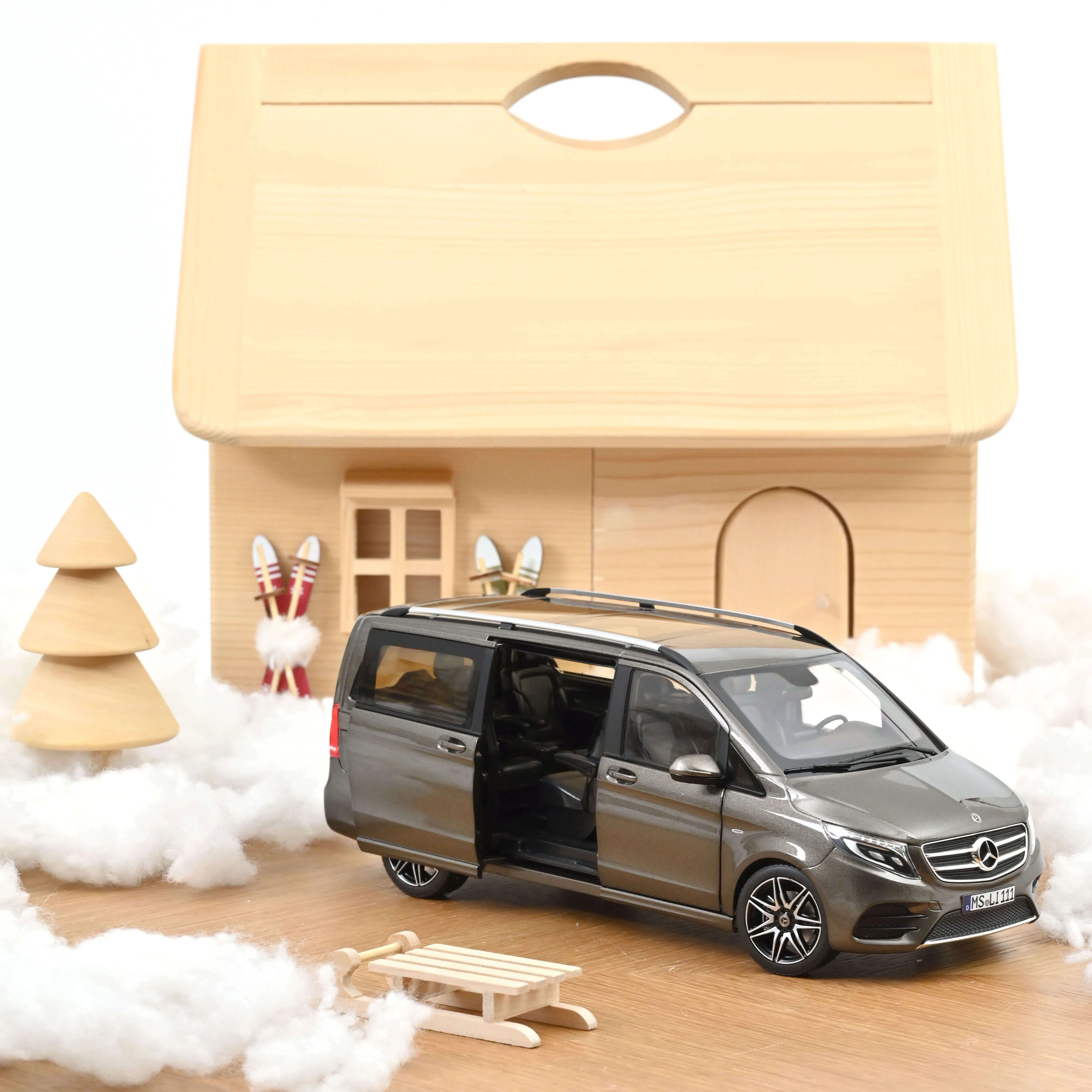 Mercedes-Benz Classe V AMG-Line 2018 Gris Indium 1/18 - Image 2