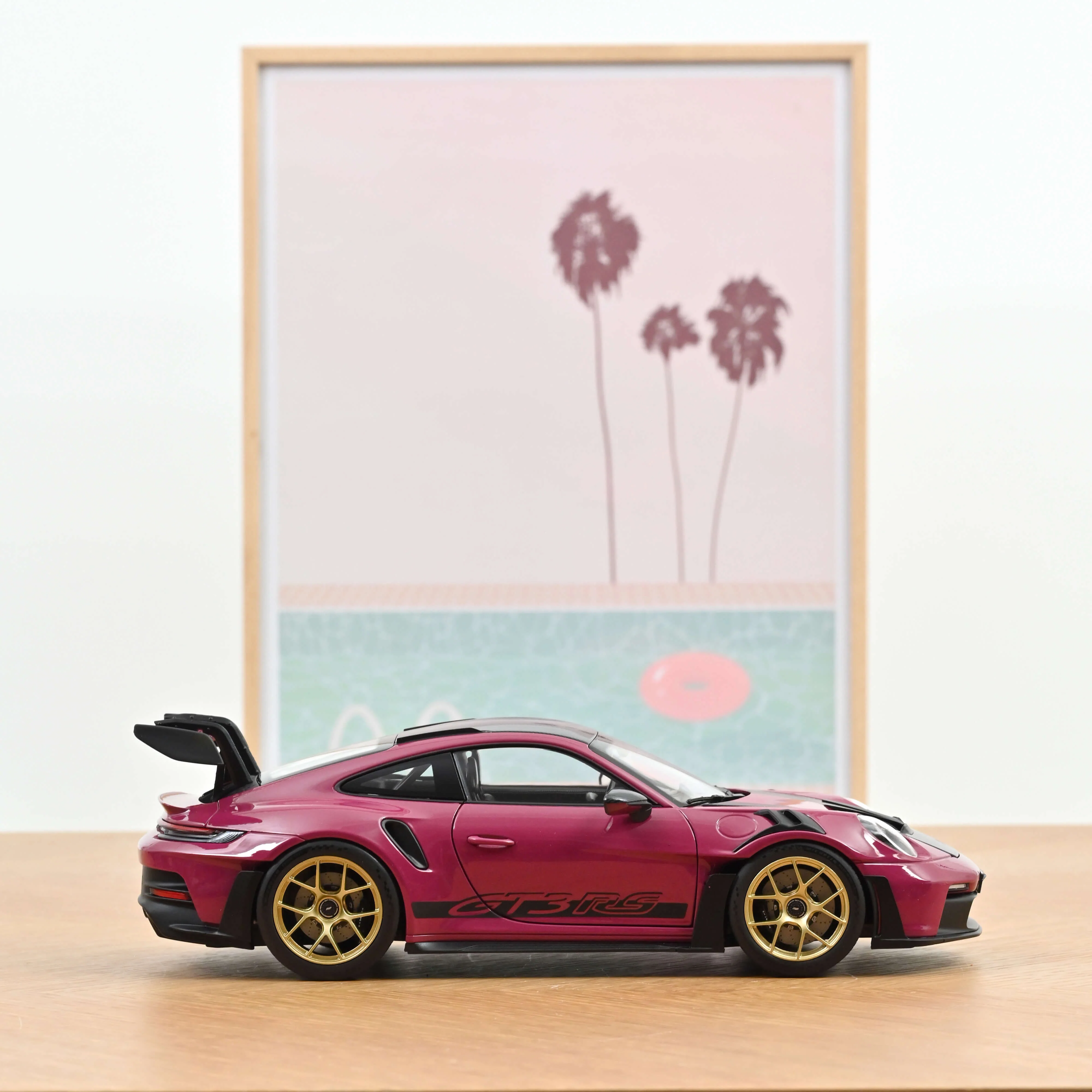 Porsche 911 GT3 RS avec Pack Weissach 2022 Ruby Star 1/18 - Image 4