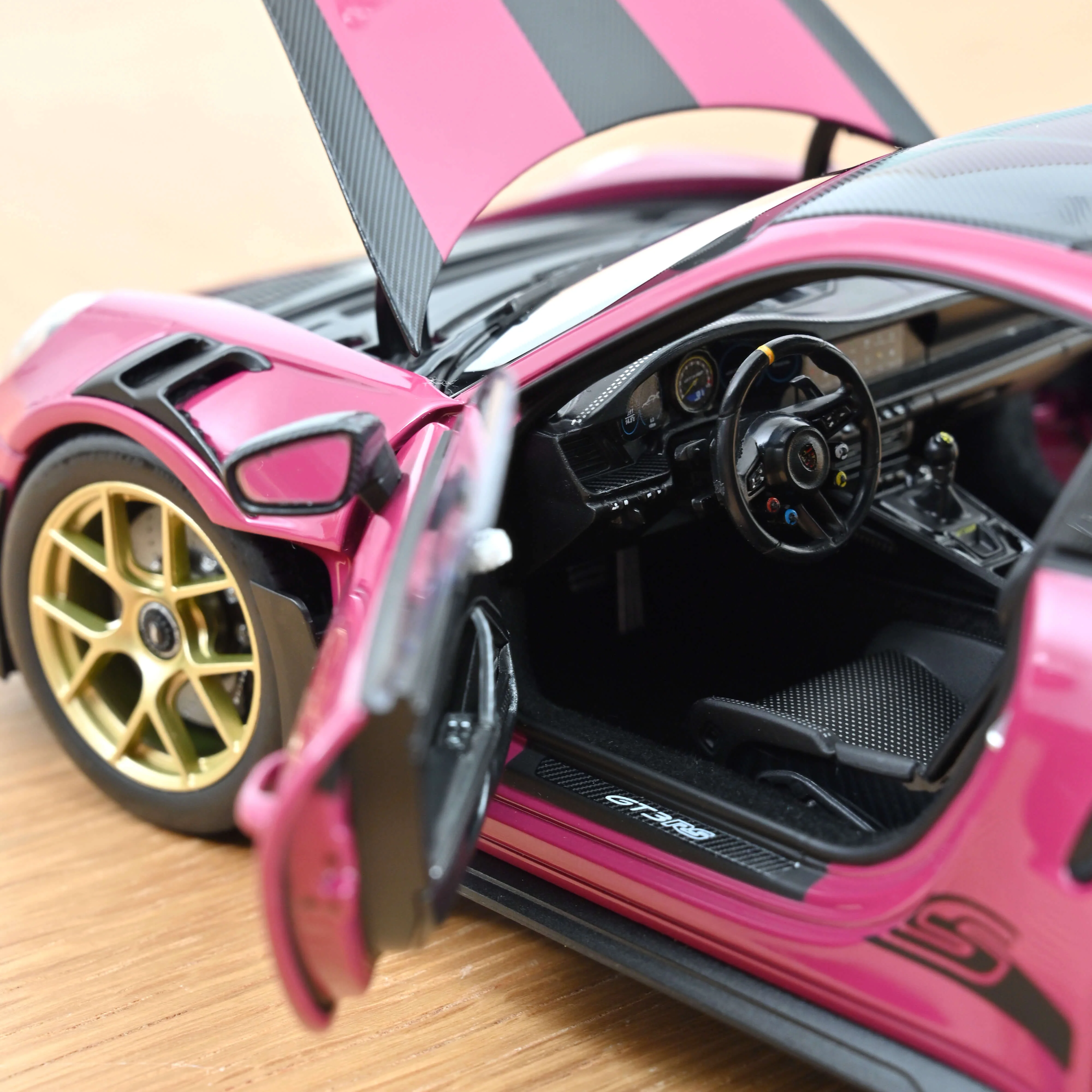 Porsche 911 GT3 RS avec Pack Weissach 2022 Ruby Star 1/18 - Image 5