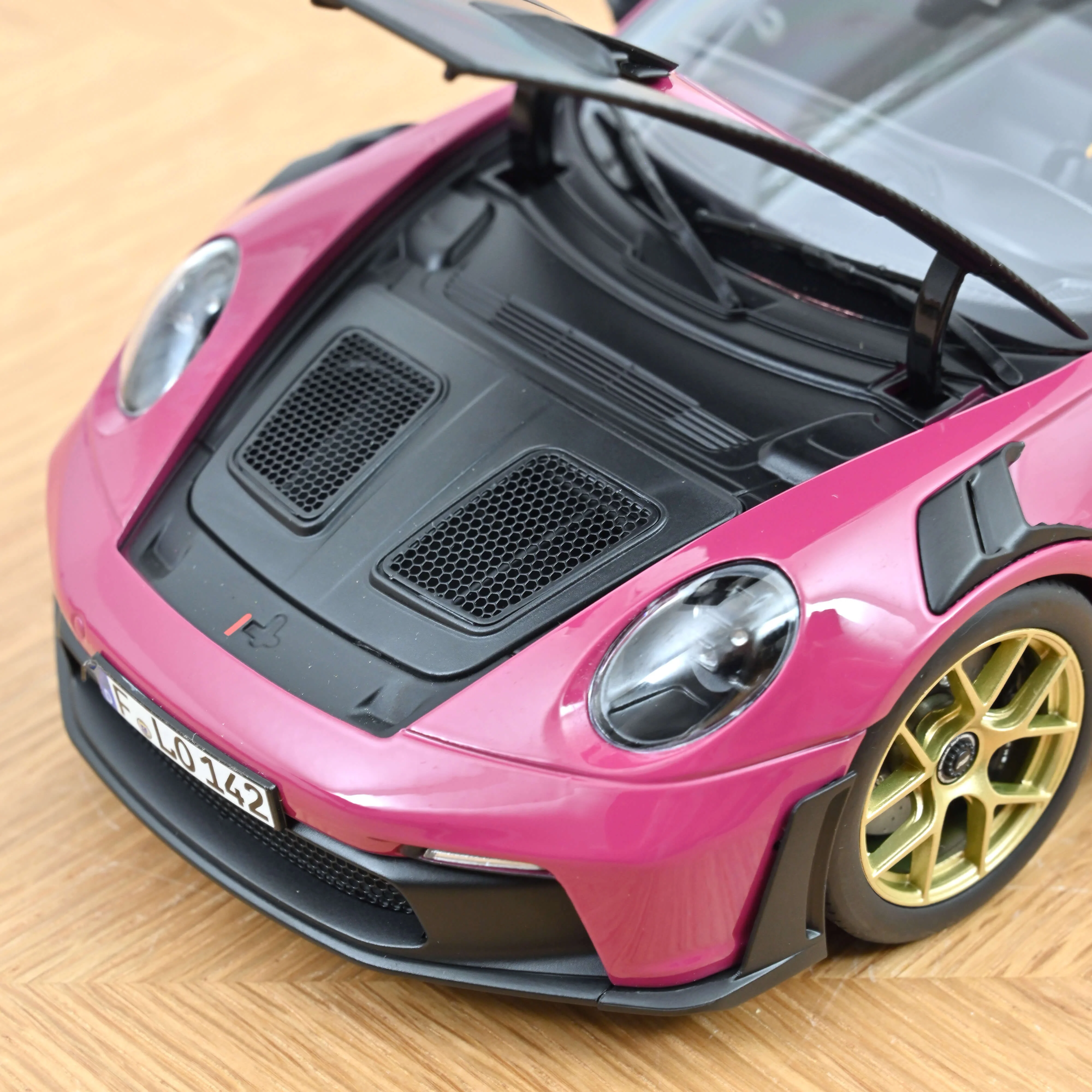 Porsche 911 GT3 RS avec Pack Weissach 2022 Ruby Star 1/18 - Image 6