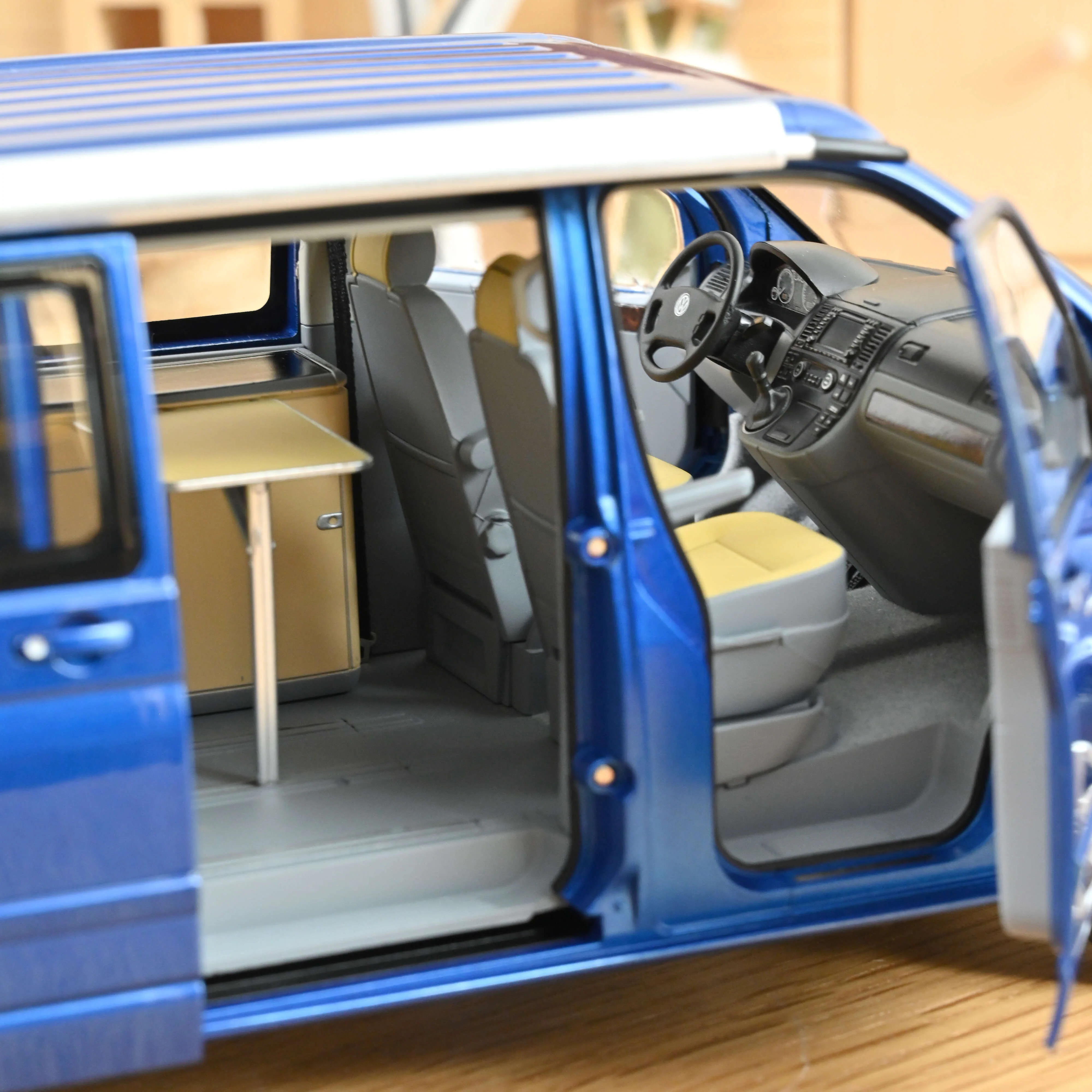 VW California 2003 Bleu Ravenna métallisé 1/18 - Image 4