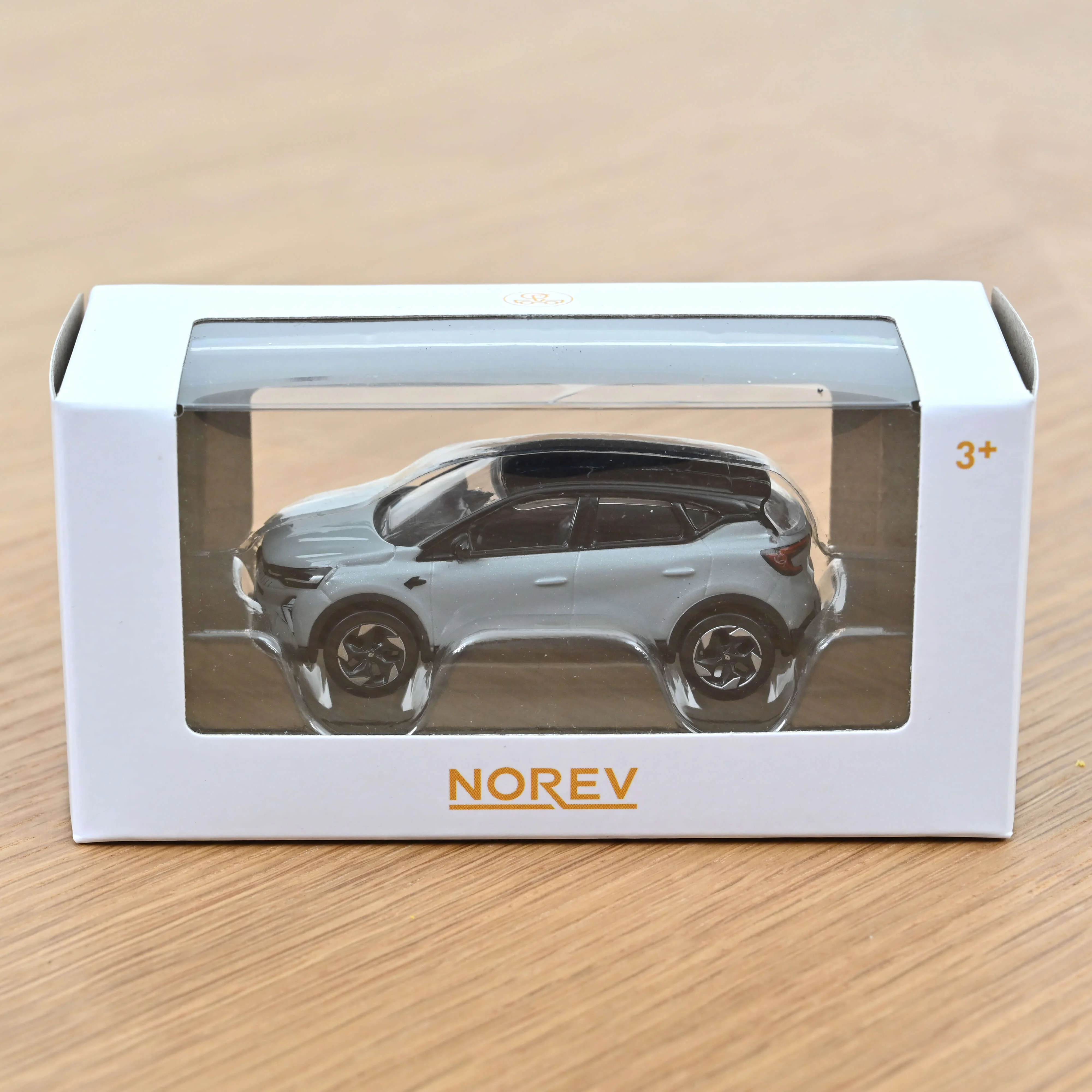 Renault Captur 2024 Gris Rafale et Noir 1/64 - Image 3