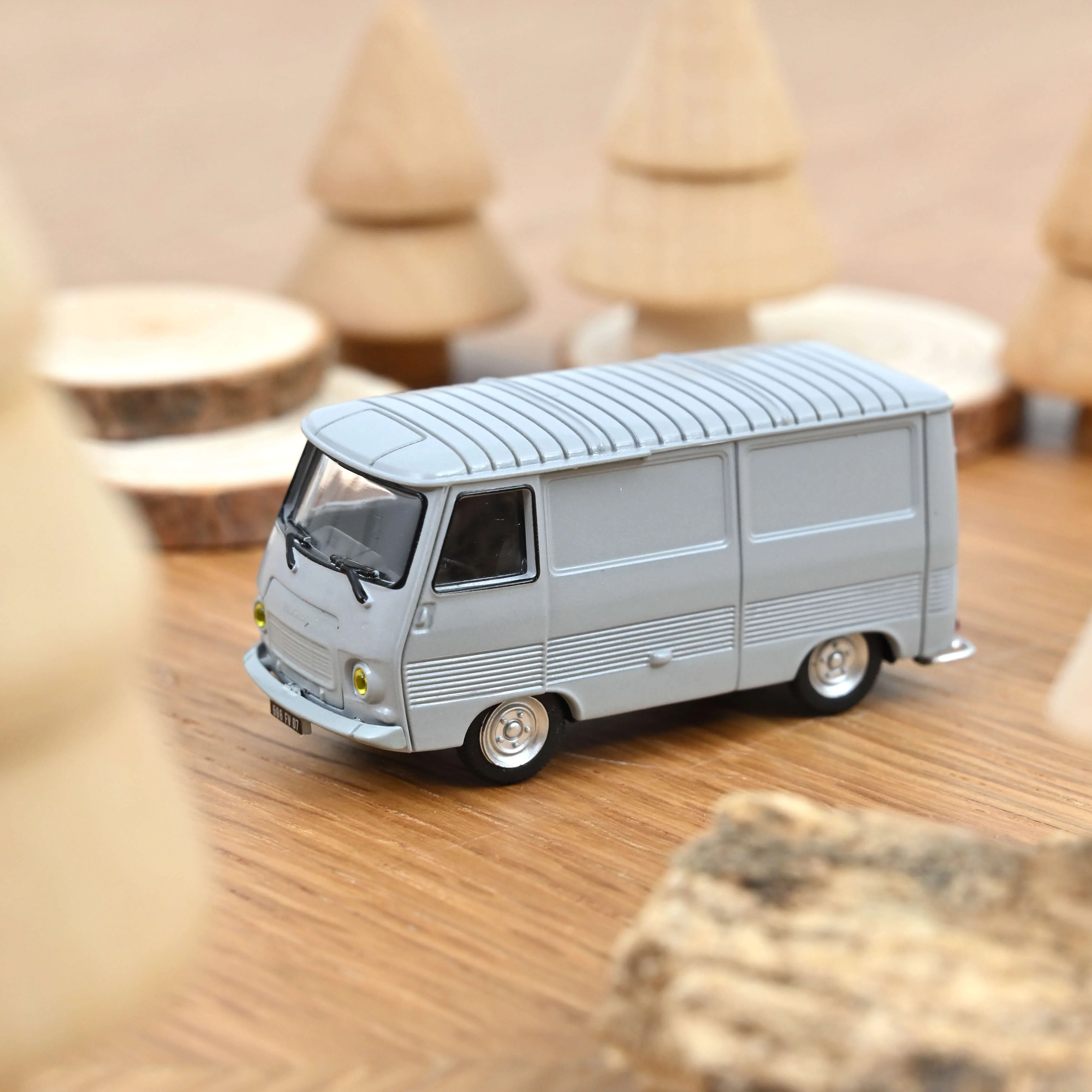Peugeot J7 1965 Gris 1/87
