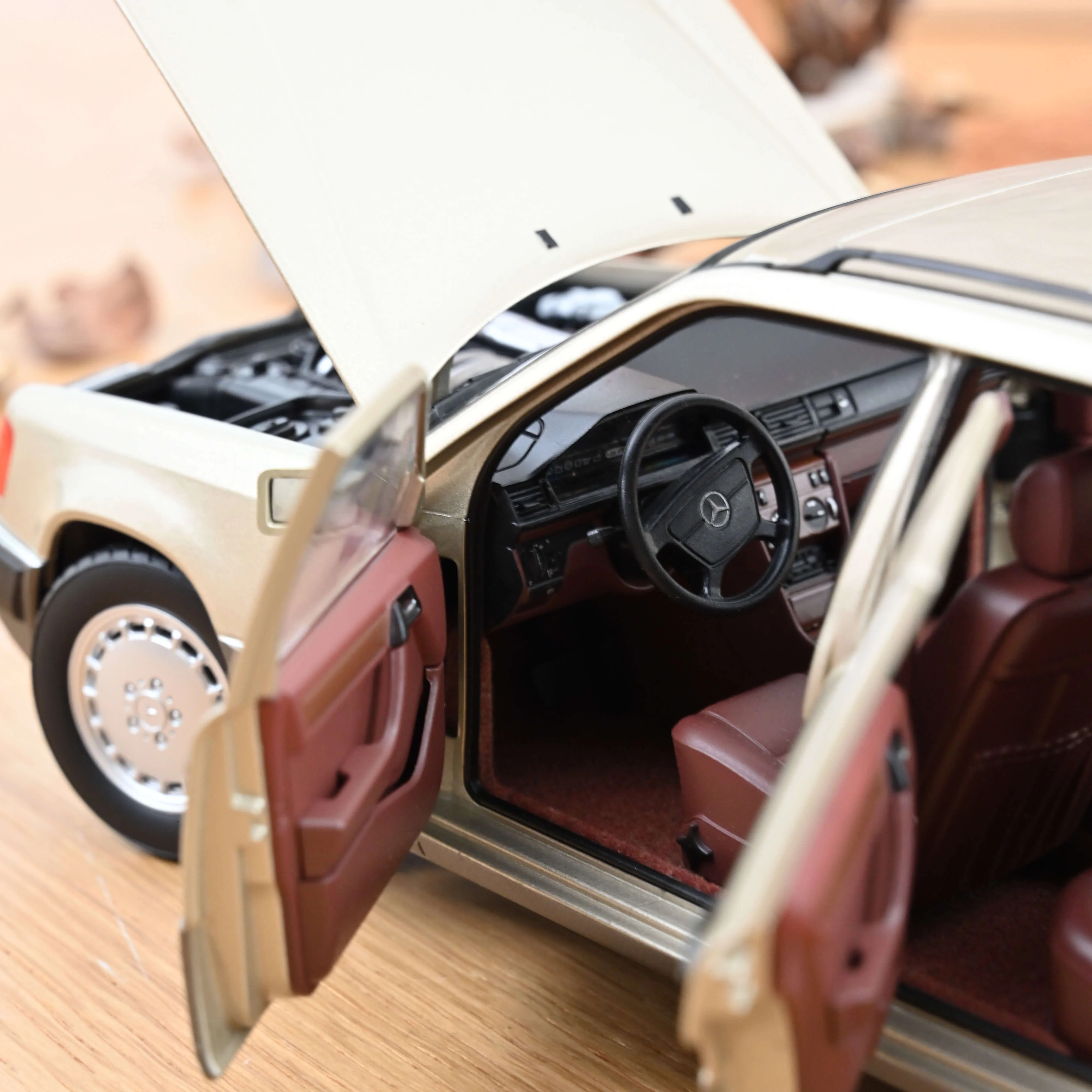 Mercedes-Benz 300 TD 1990 Argent fumé métallisé 1/18 - 200pcs - Image 6