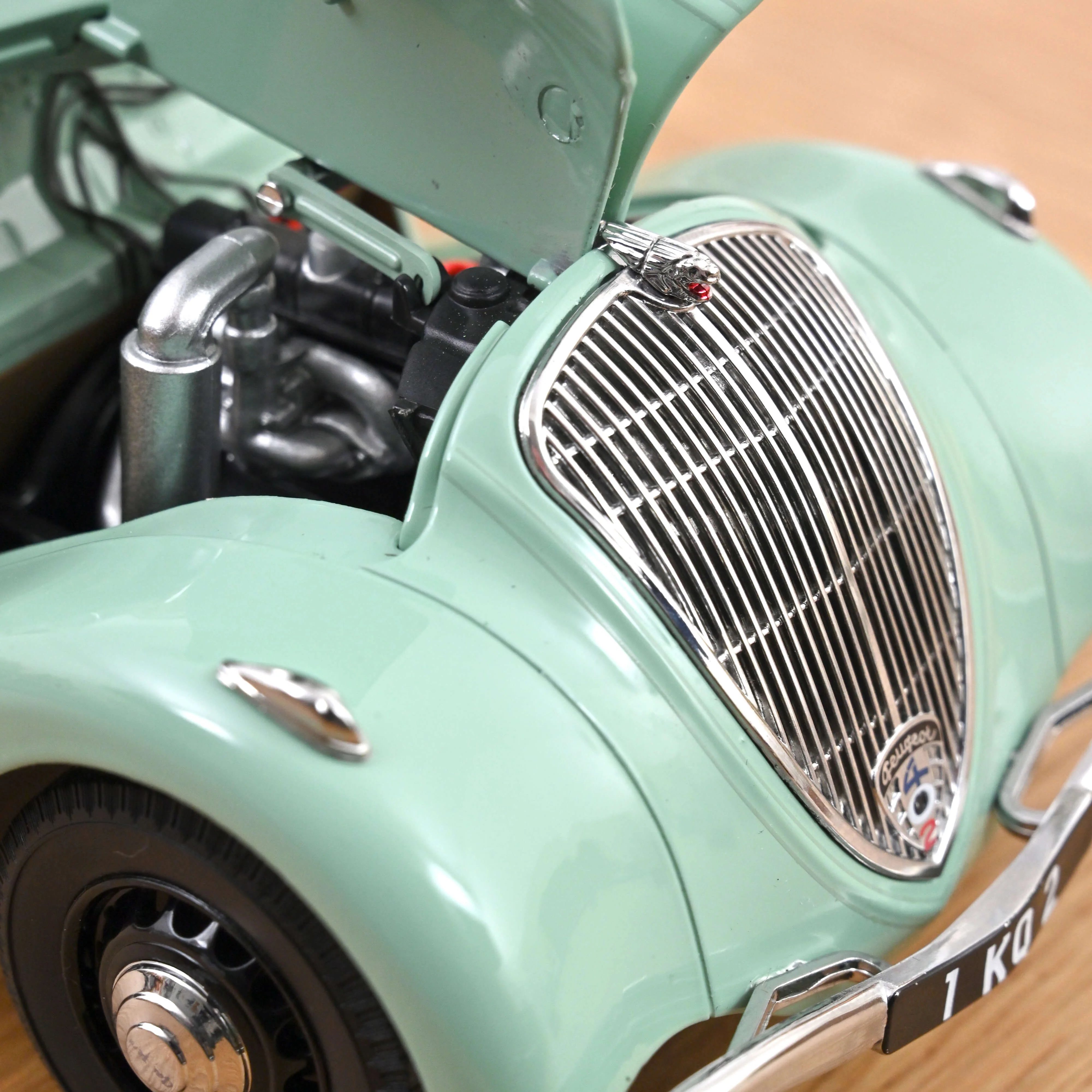 Peugeot 402 Eclipse 1937 Vert 1/18 - 200 pcs - Image 11
