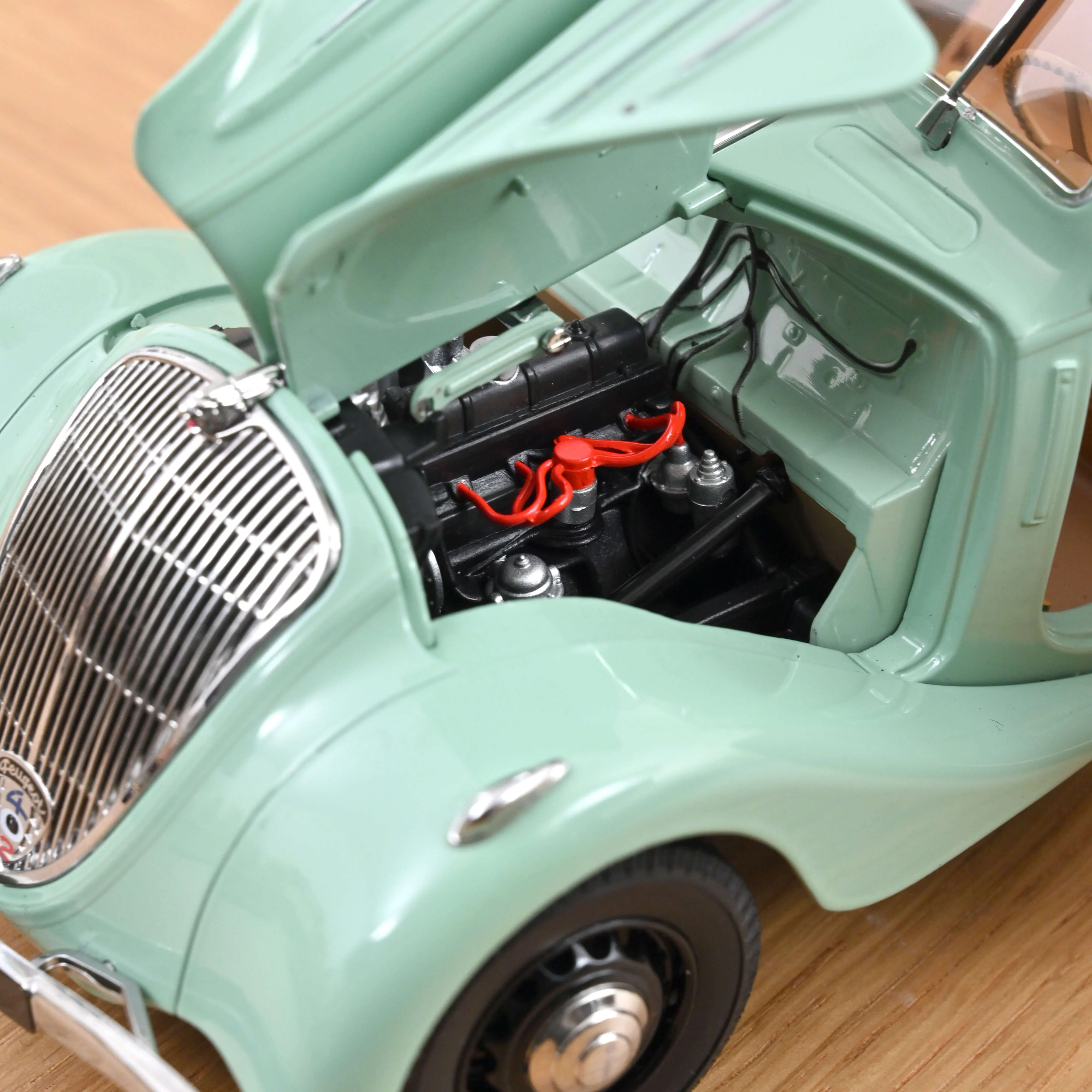 Peugeot 402 Eclipse 1937 Vert 1/18 - 200 pcs - Image 12